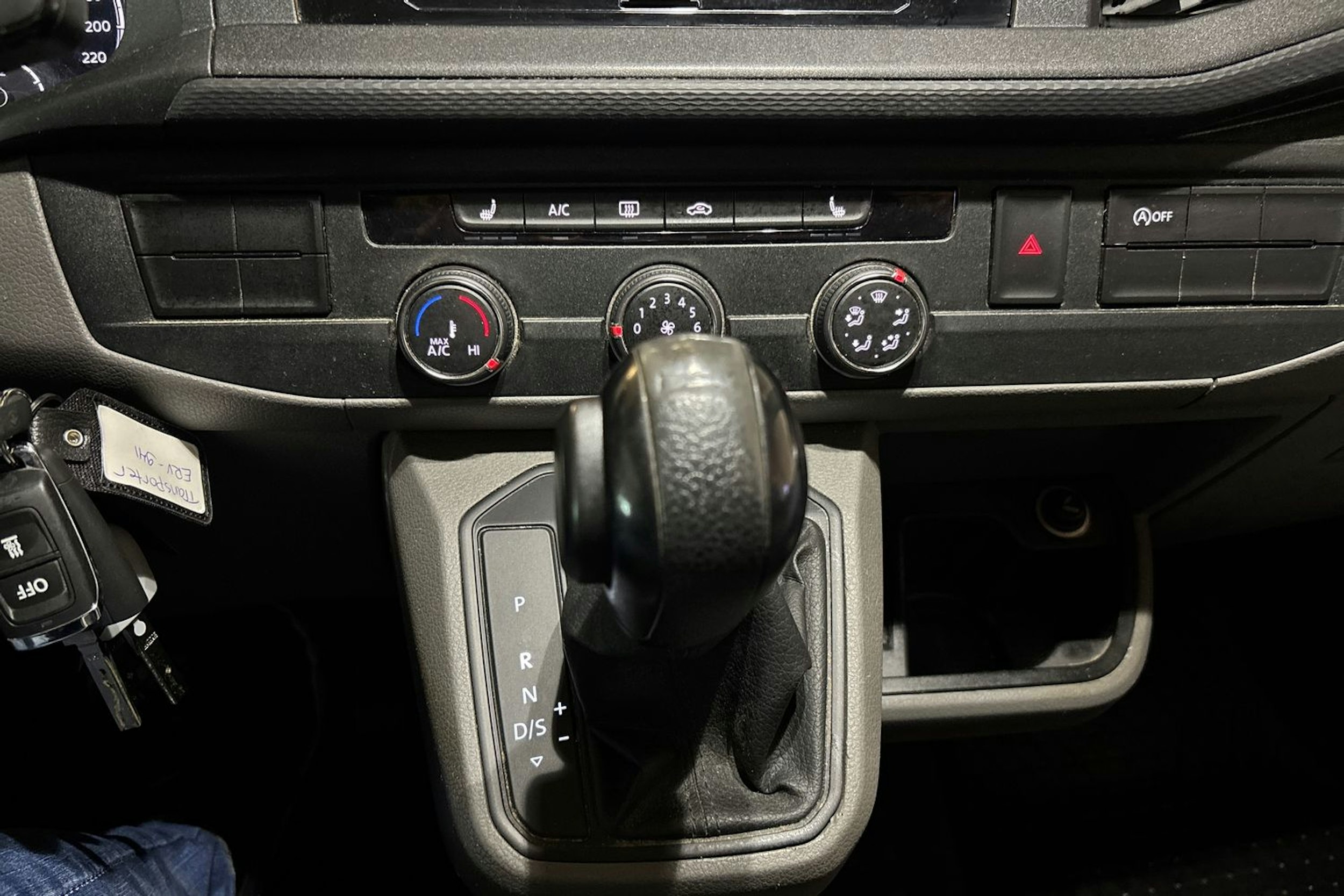 Sininen Volkswagen TRANSPORTER 2020 kuva 21.