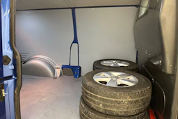 Sininen Volkswagen TRANSPORTER 2020 kuva 27.