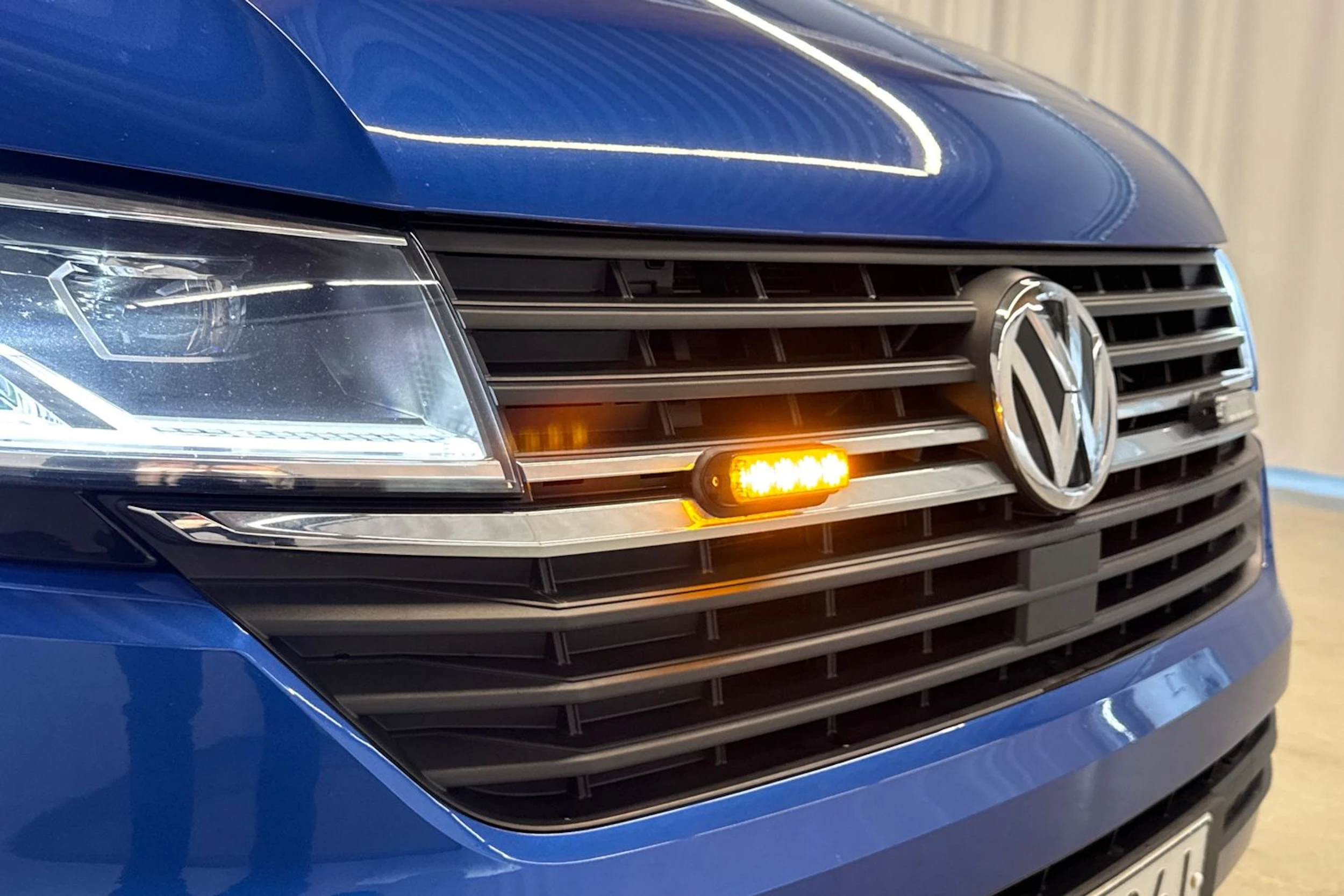 Sininen Volkswagen TRANSPORTER 2020 kuva 28.
