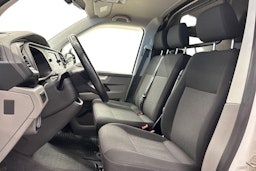 valkoinen Volkswagen Transporter 2020 kuva 10.