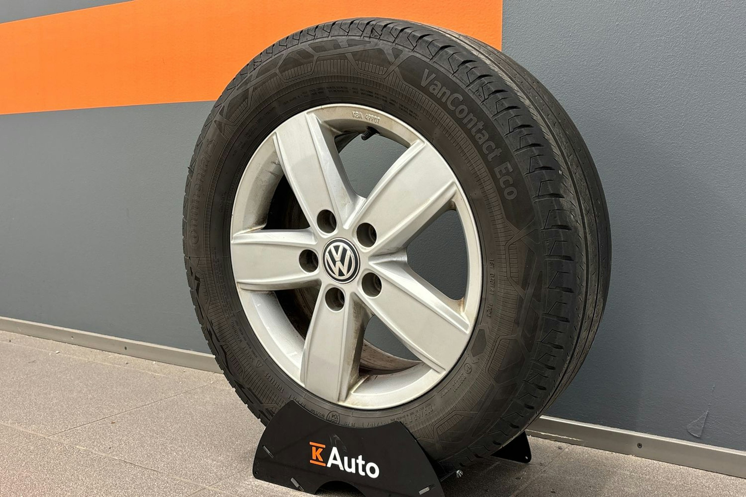 valkoinen Volkswagen Transporter 2020 kuva 13.