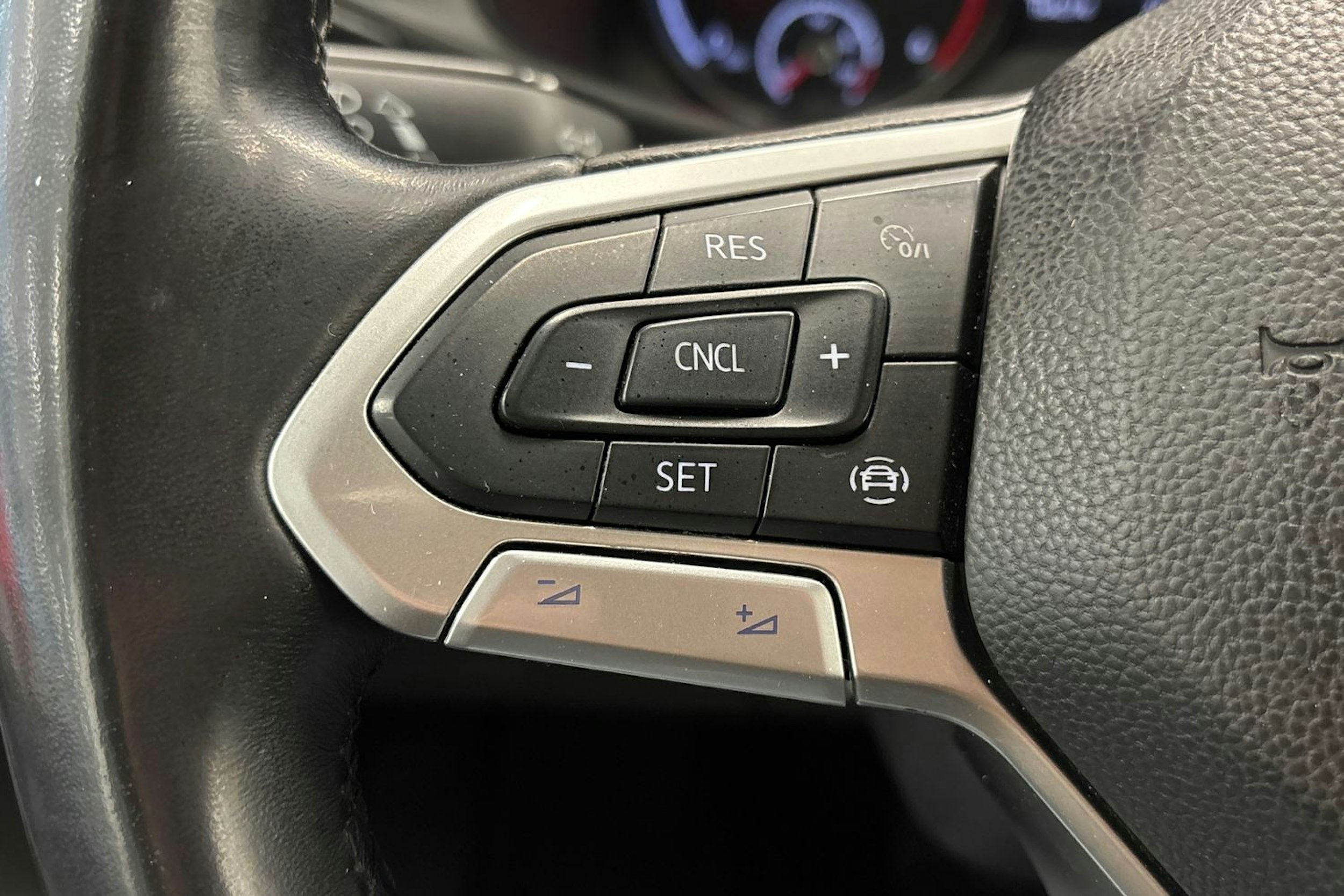 valkoinen Volkswagen Transporter 2020 kuva 15.