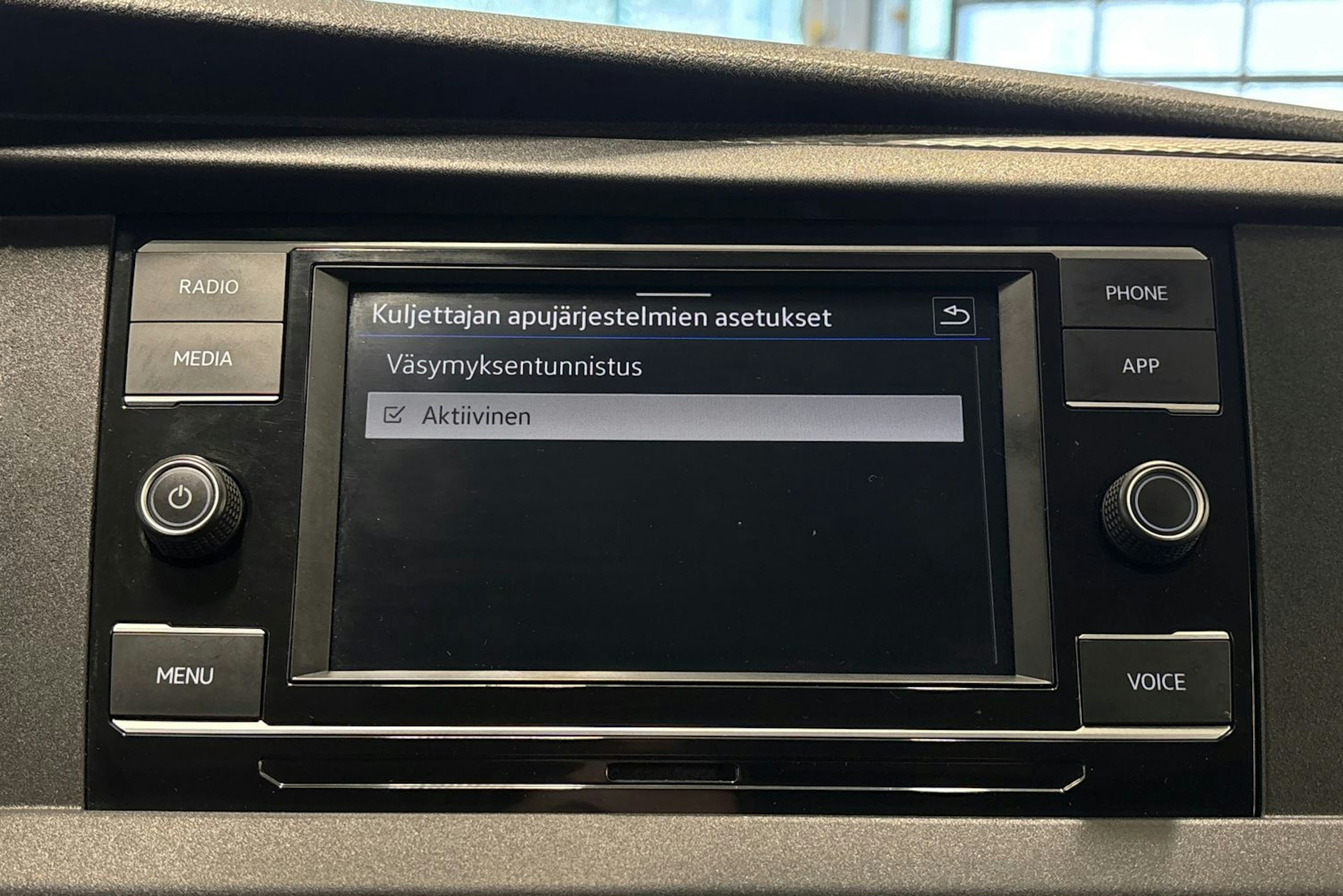 valkoinen Volkswagen Transporter 2020 kuva 20.