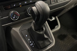 valkoinen Volkswagen Transporter 2020 kuva 21.