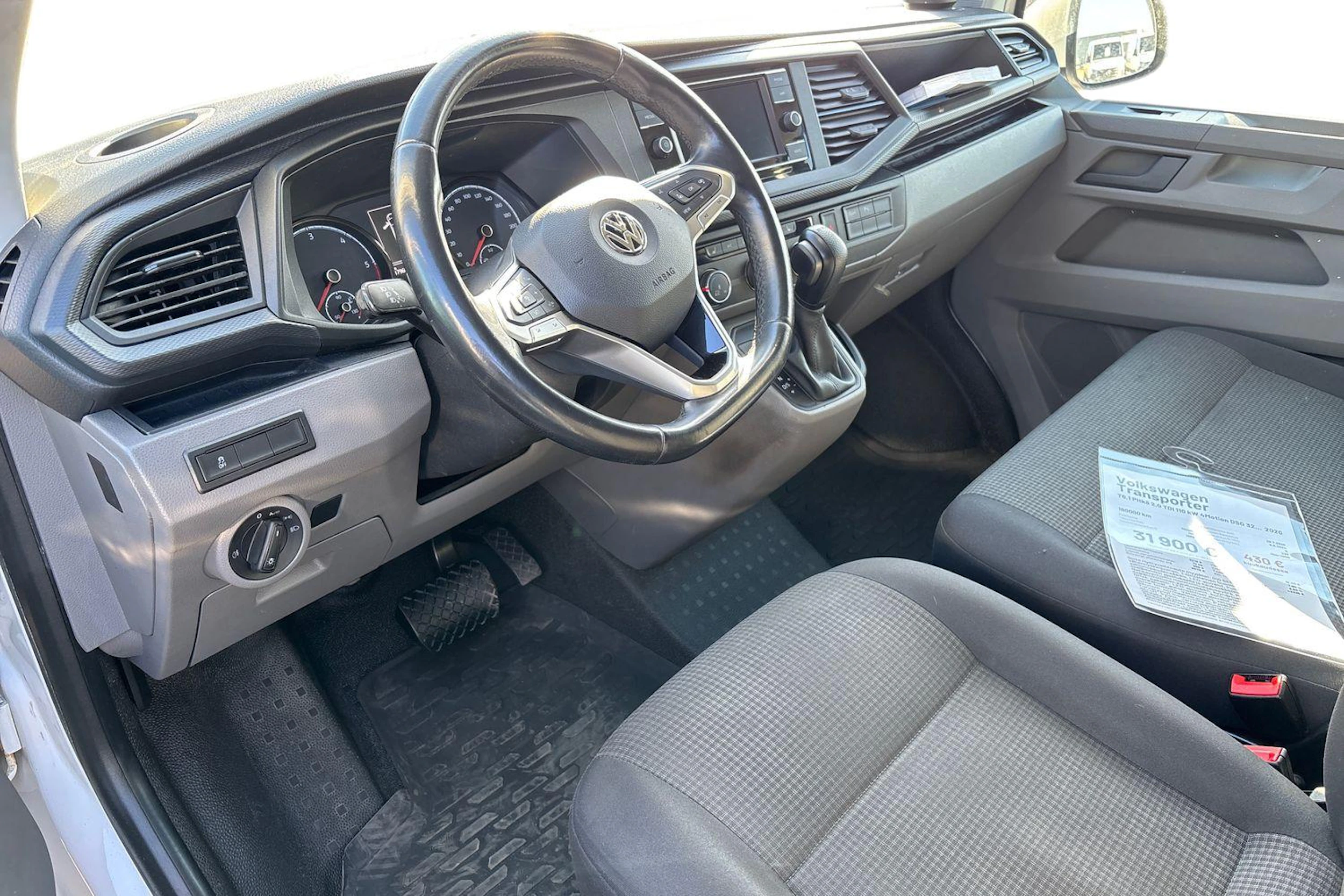 valkoinen Volkswagen Transporter 2020 kuva 3.