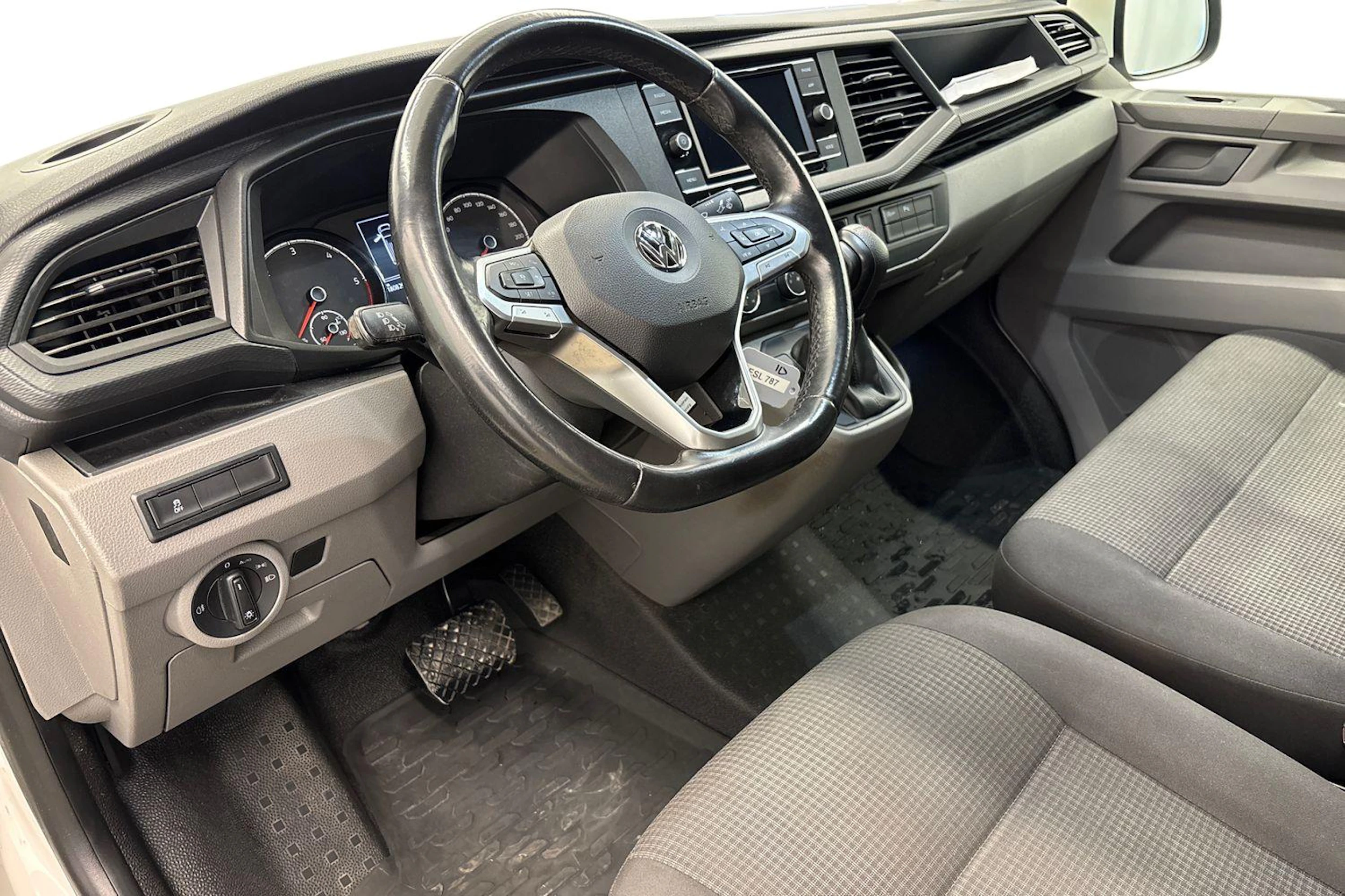 valkoinen Volkswagen Transporter 2020 kuva 8.
