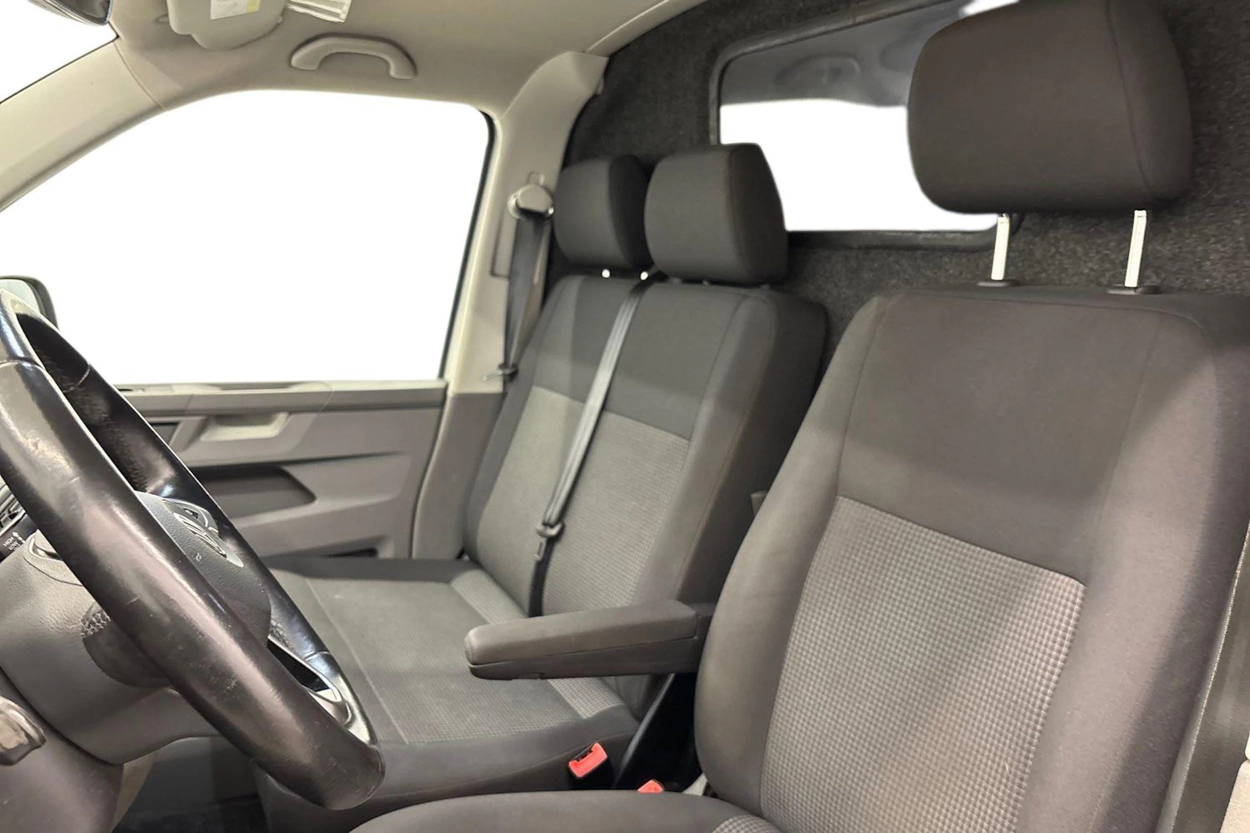 valkoinen Volkswagen Transporter 2020 kuva 11.