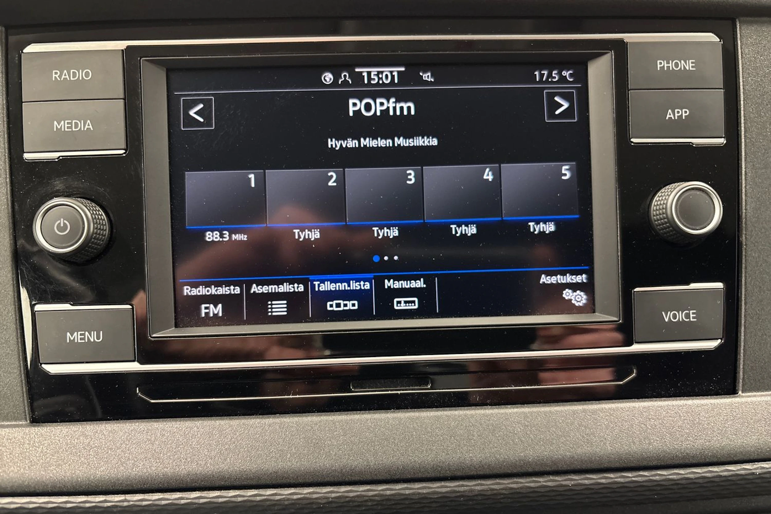 valkoinen Volkswagen Transporter 2020 kuva 15.