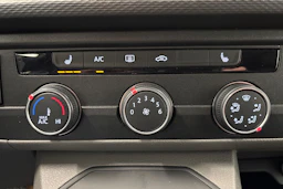 valkoinen Volkswagen Transporter 2020 kuva 18.