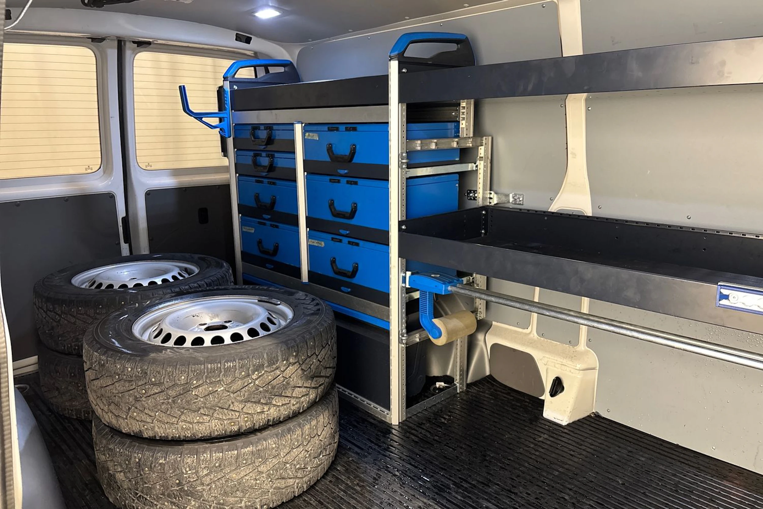 valkoinen Volkswagen Transporter 2020 kuva 25.
