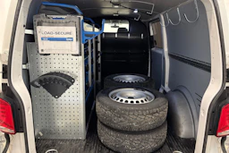 valkoinen Volkswagen Transporter 2020 kuva 26.