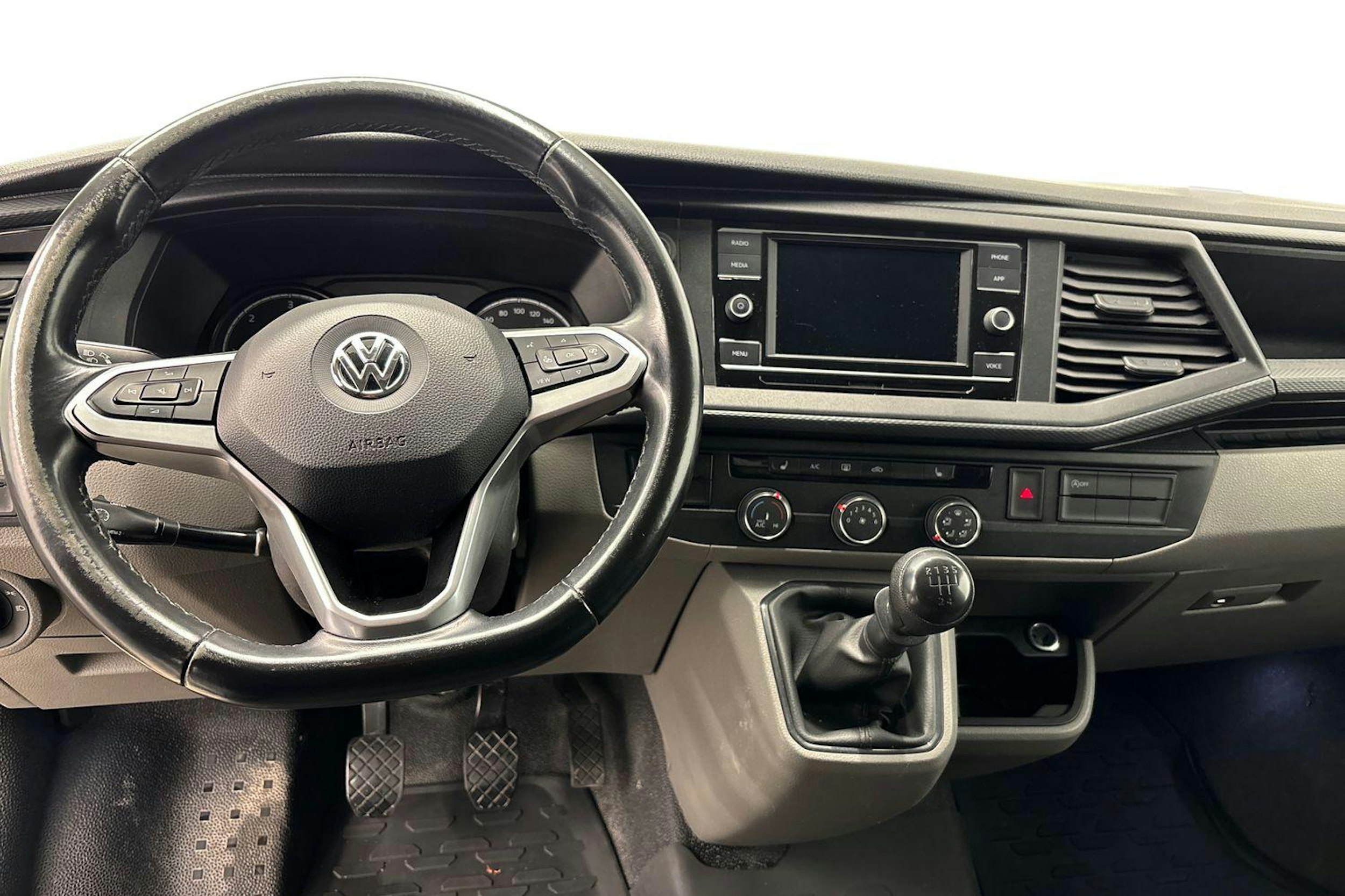 Harmaa Volkswagen Transporter 2020 kuva 7.