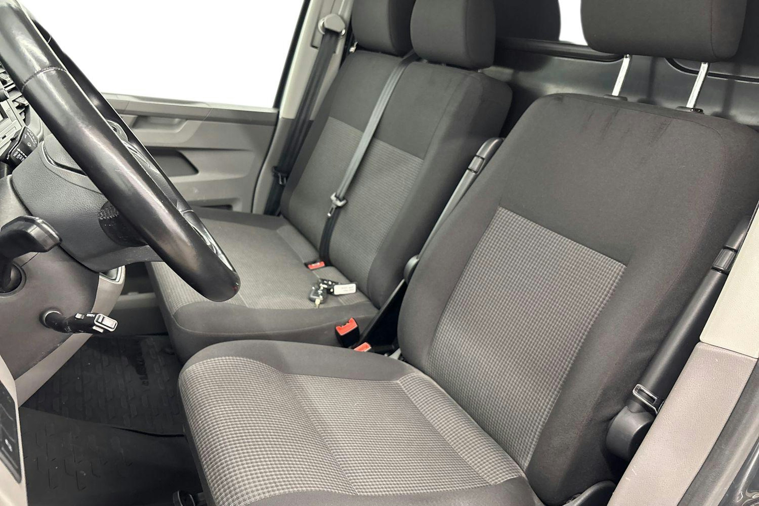 Harmaa Volkswagen Transporter 2020 kuva 8.
