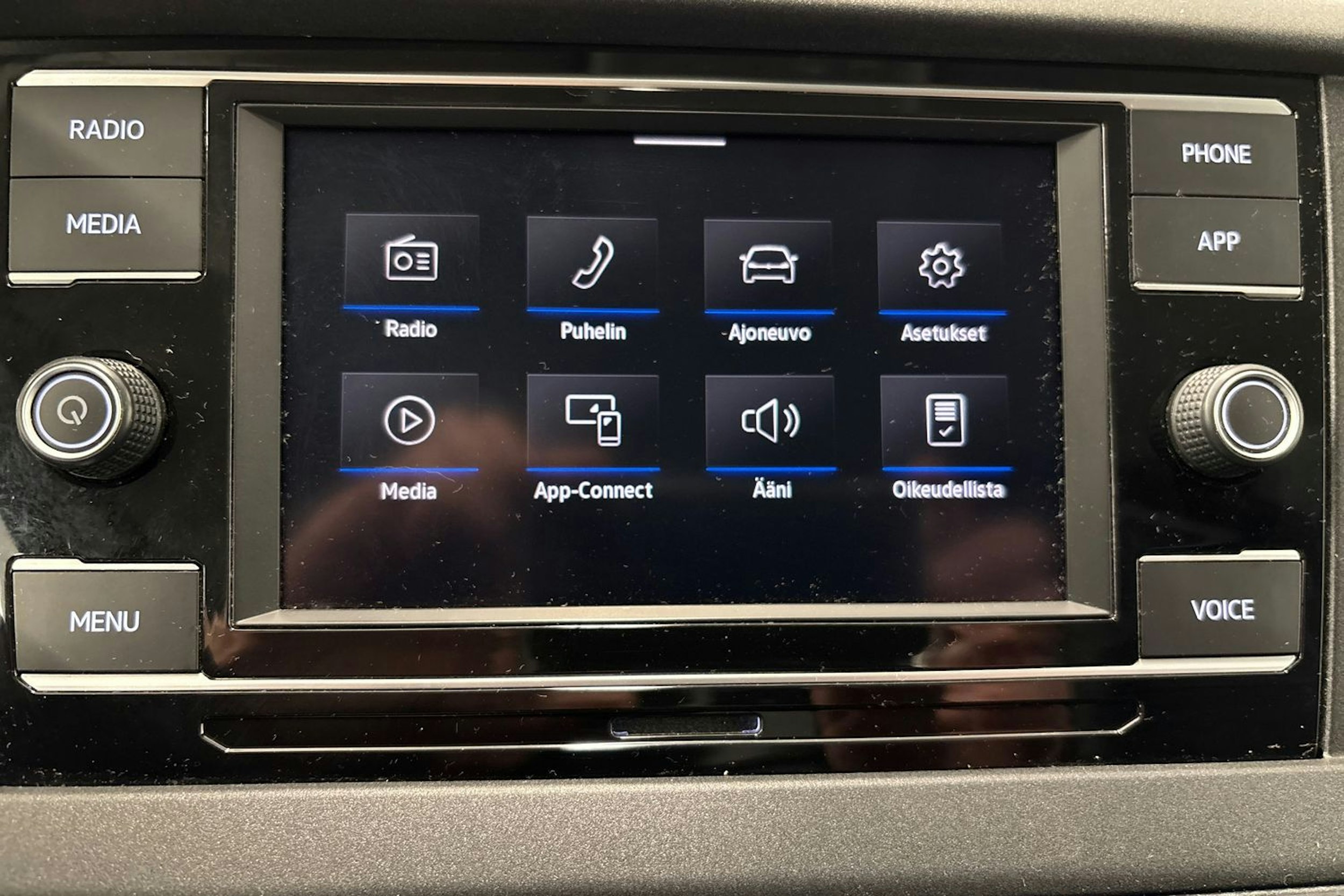 Harmaa Volkswagen Transporter 2020 kuva 13.