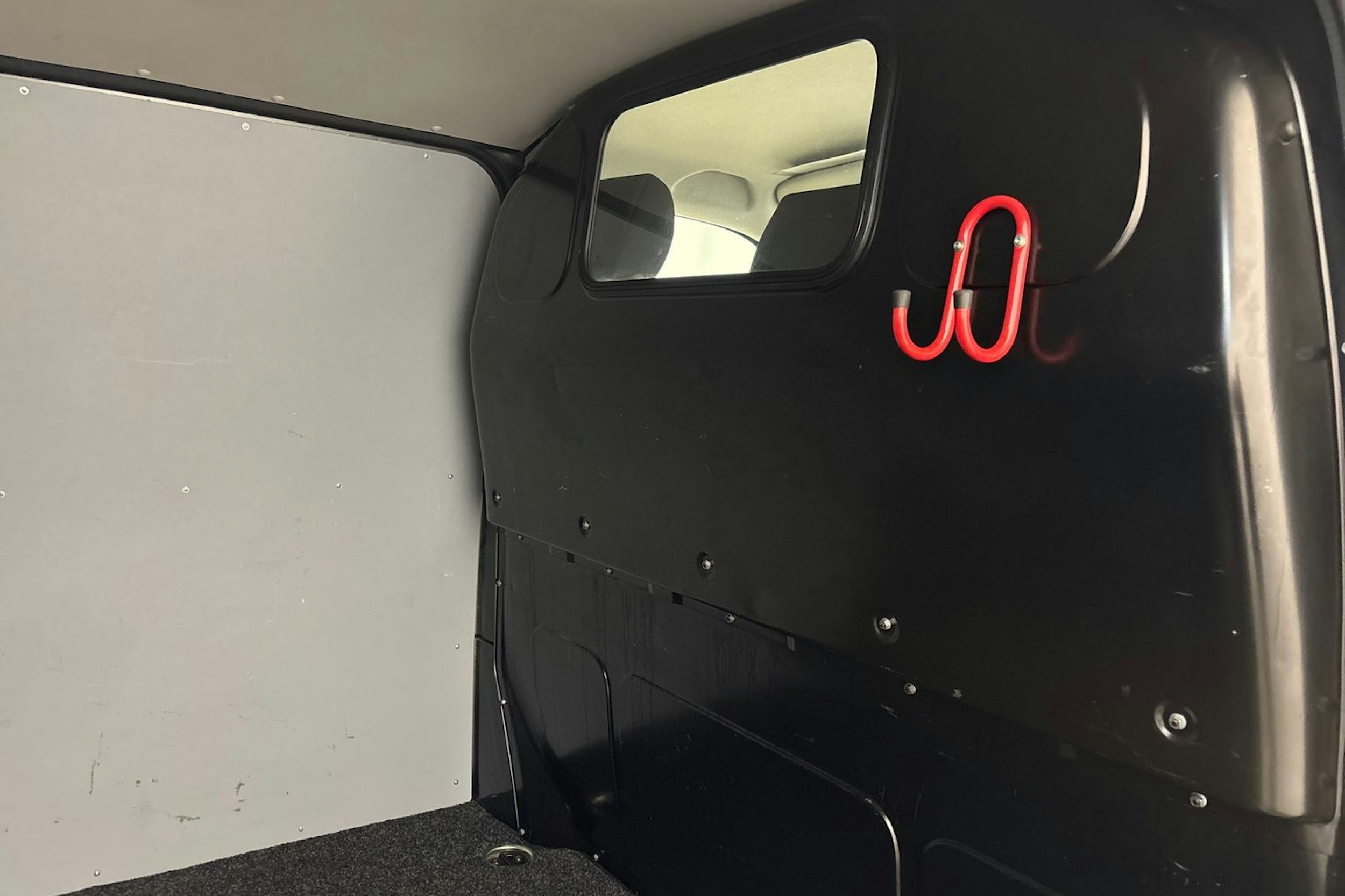 Harmaa Volkswagen Transporter 2020 kuva 18.