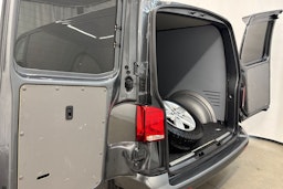 Harmaa Volkswagen Transporter 2020 kuva 20.