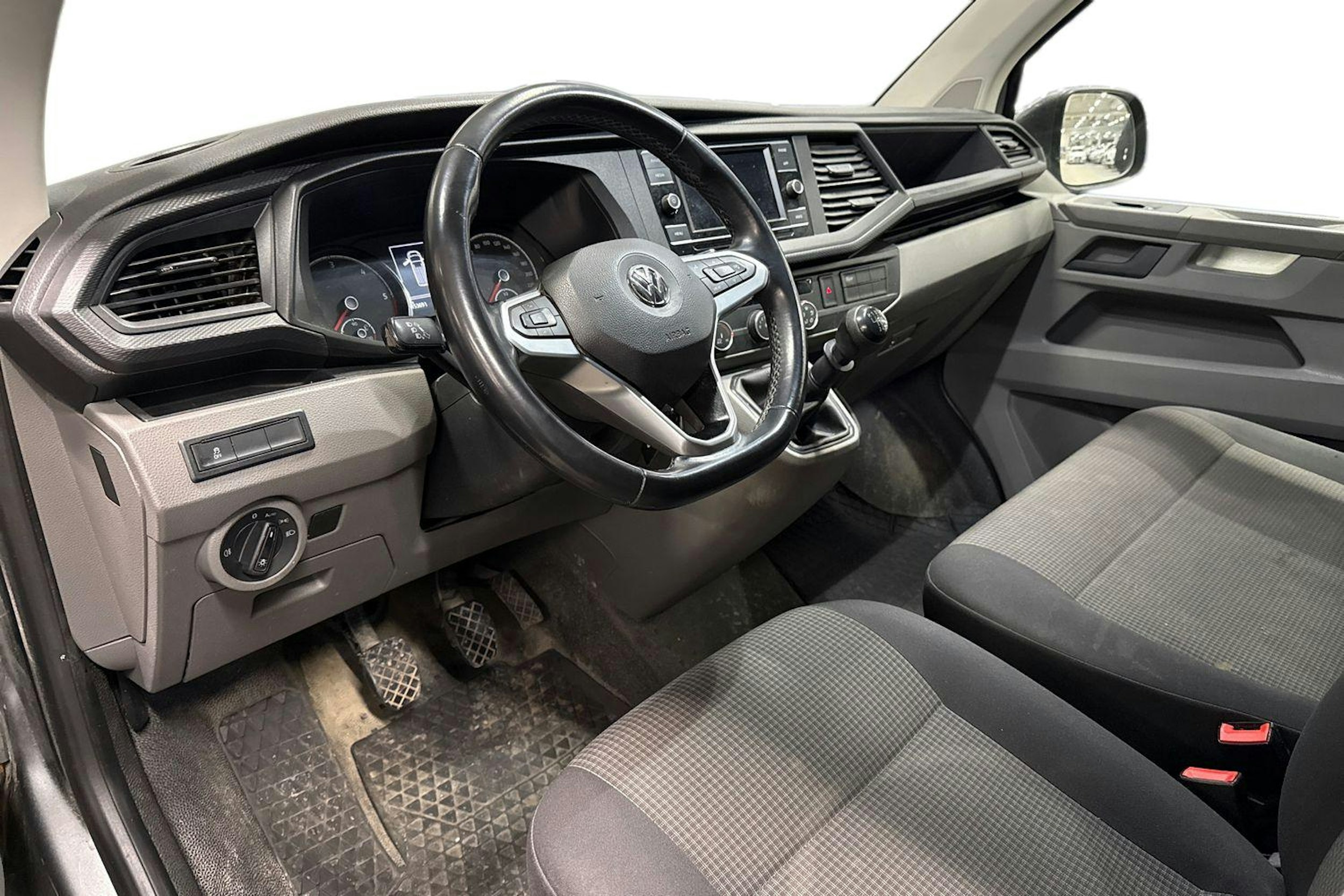 harmaa Volkswagen Transporter 2020 kuva 3.