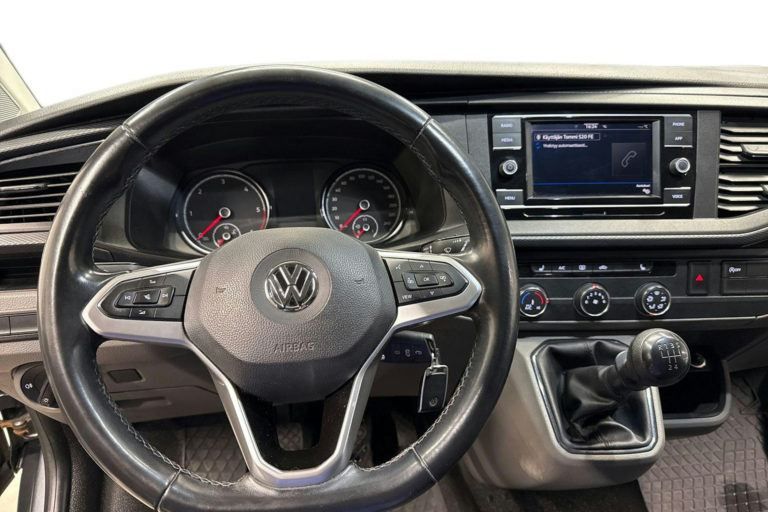 harmaa Volkswagen Transporter 2020 kuva 9.