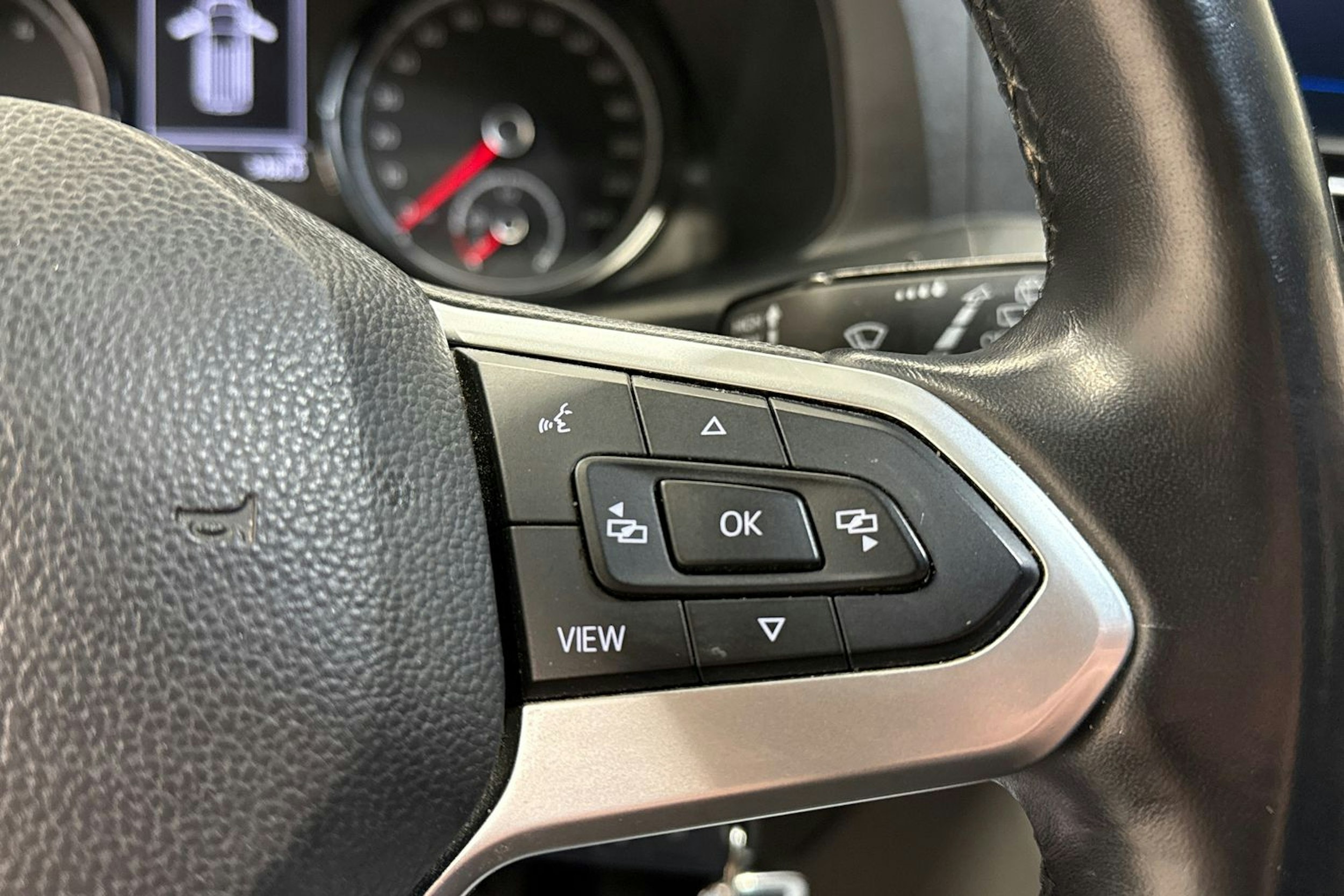 harmaa Volkswagen Transporter 2020 kuva 18.