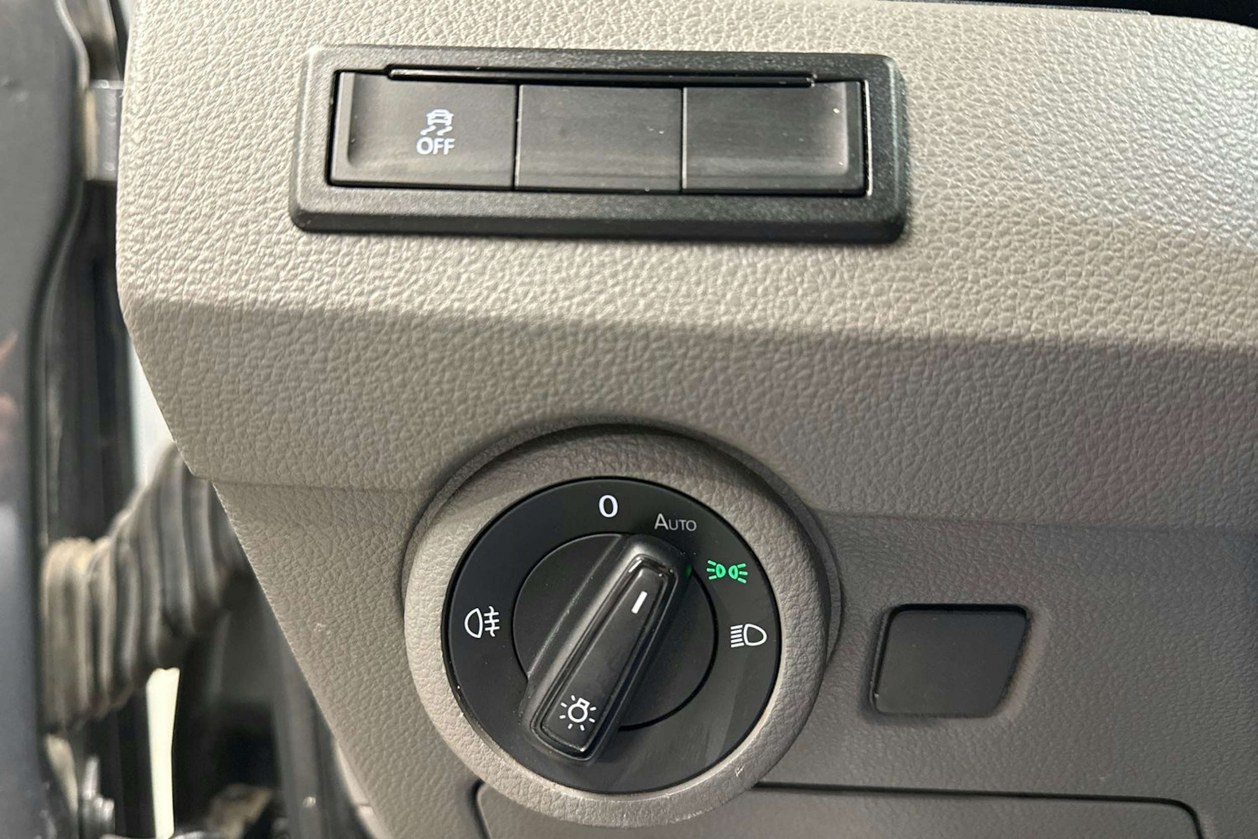 harmaa Volkswagen Transporter 2020 kuva 19.