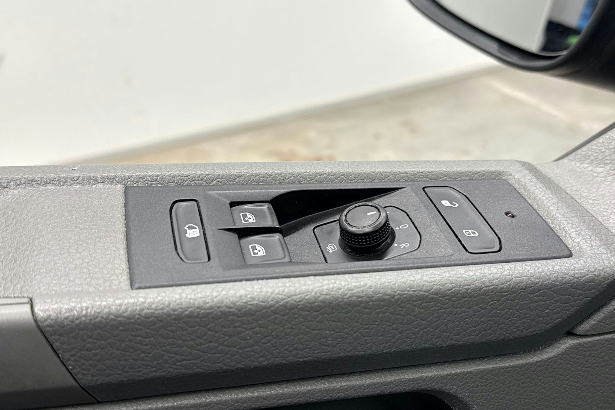 harmaa Volkswagen Transporter 2020 kuva 20.