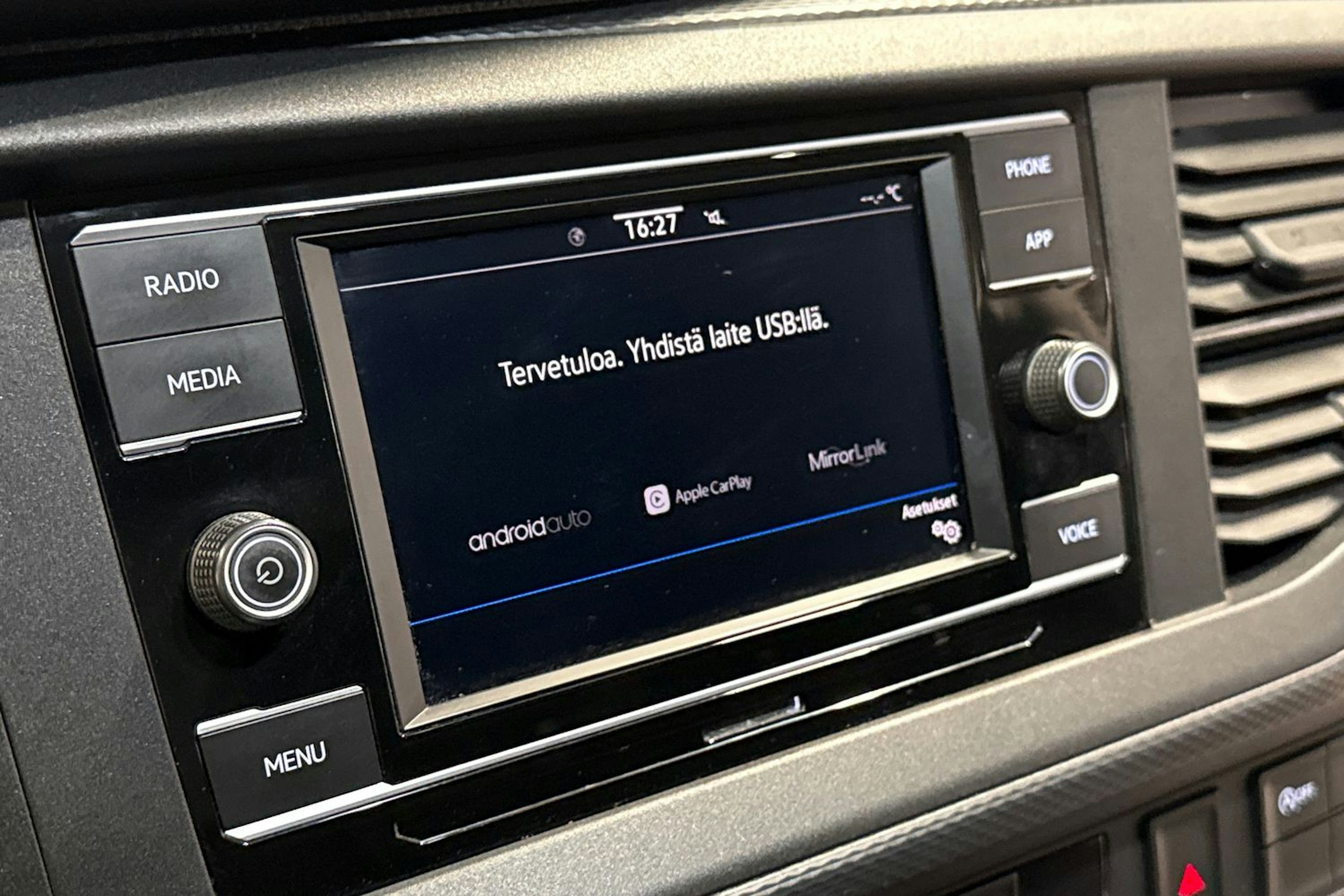 harmaa Volkswagen Transporter 2020 kuva 22.