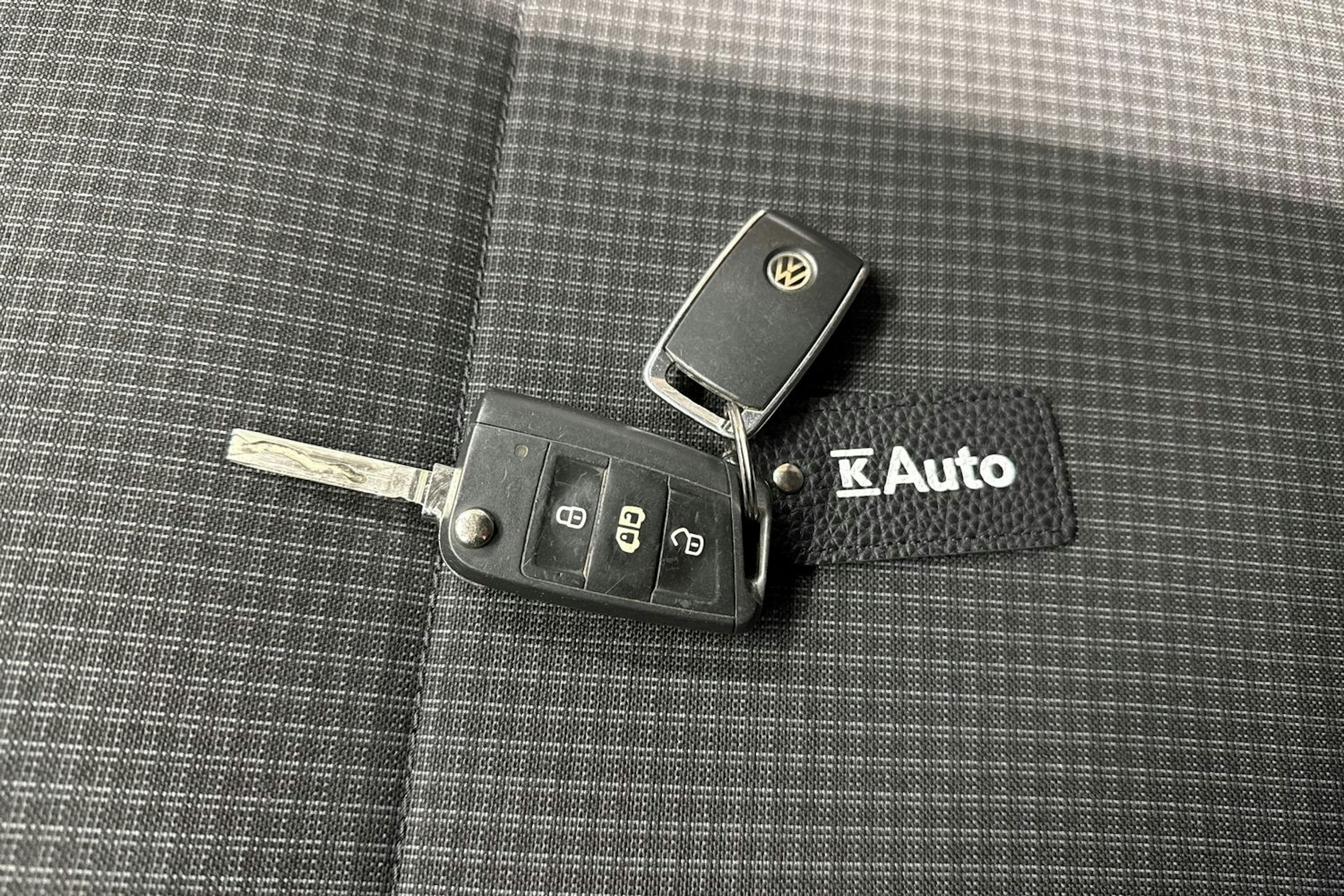 harmaa Volkswagen Transporter 2020 kuva 25.