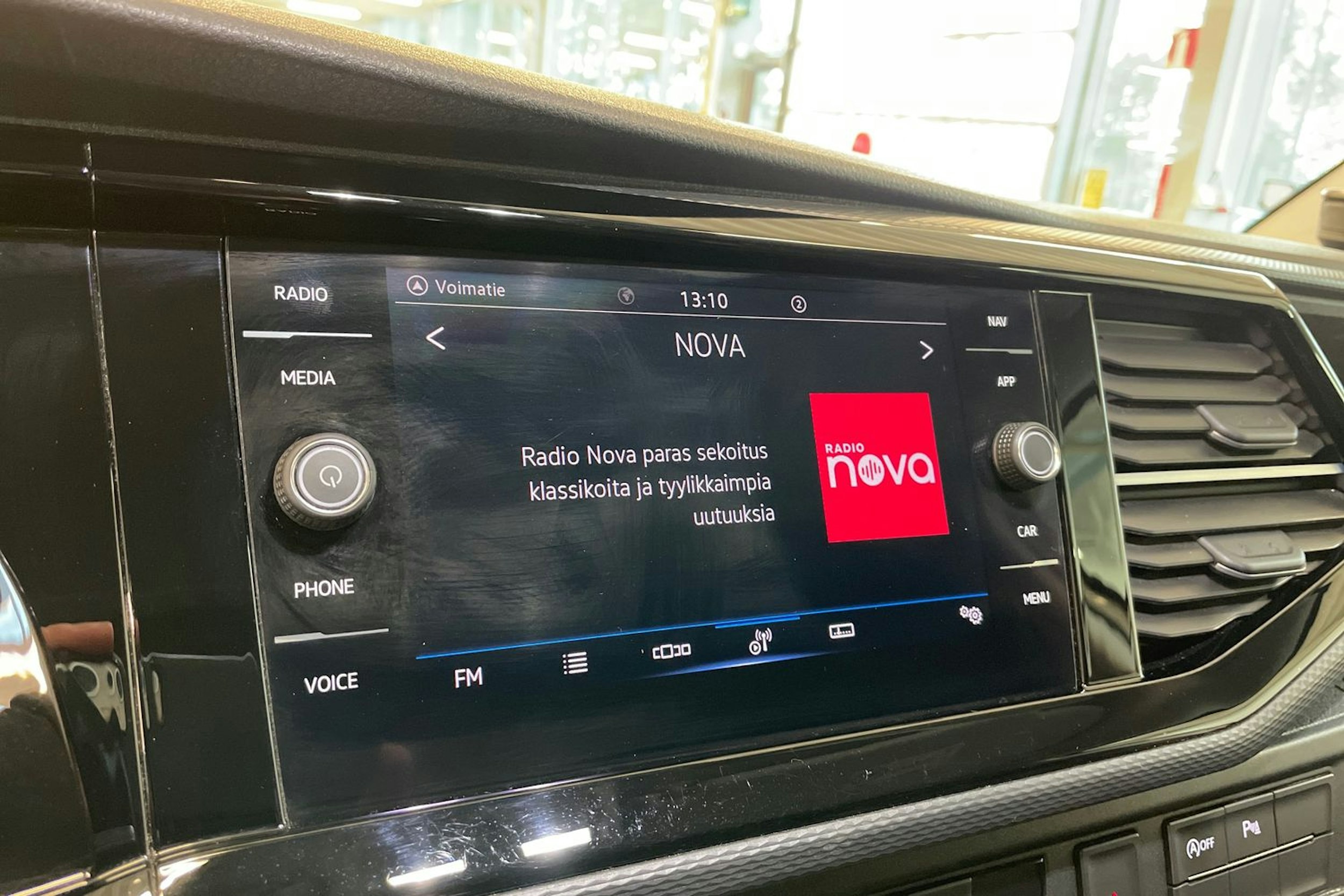 Valkoinen Volkswagen TRANSPORTER 2020 kuva 16.