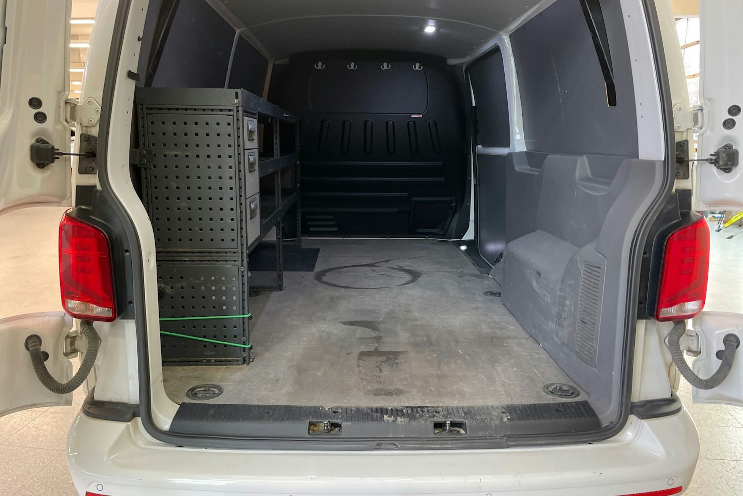 Valkoinen Volkswagen TRANSPORTER 2020 kuva 22.