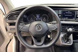 valkoinen Volkswagen Transporter 2020 kuva 9.