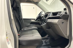valkoinen Volkswagen Transporter 2020 kuva 13.