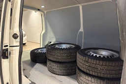 valkoinen Volkswagen Transporter 2020 kuva 17.