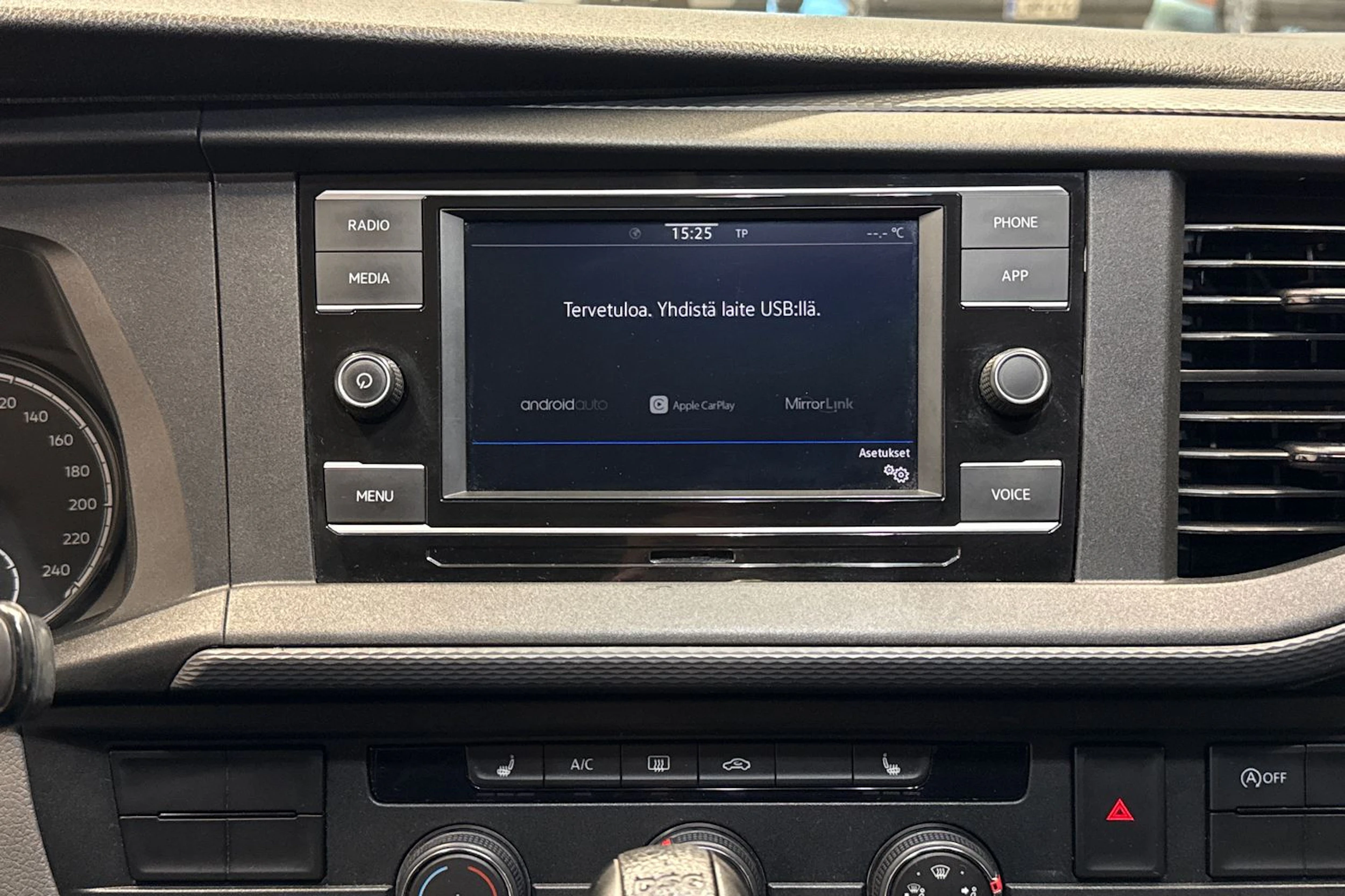valkoinen Volkswagen Transporter 2020 kuva 19.