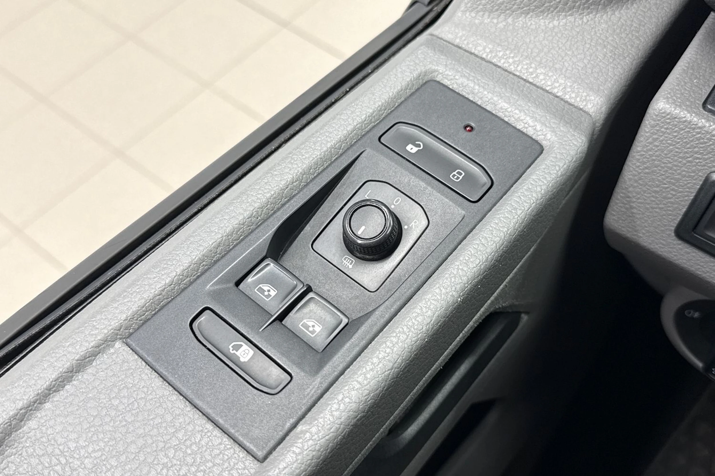valkoinen Volkswagen Transporter 2020 kuva 23.