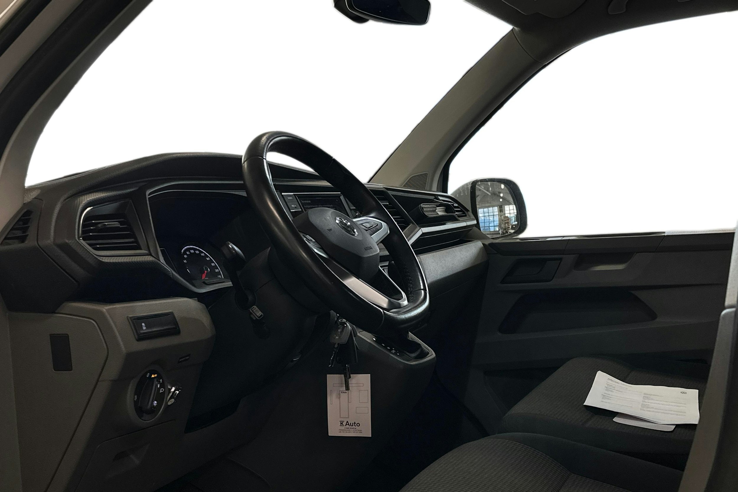 valkoinen Volkswagen Transporter 2020 kuva 3.