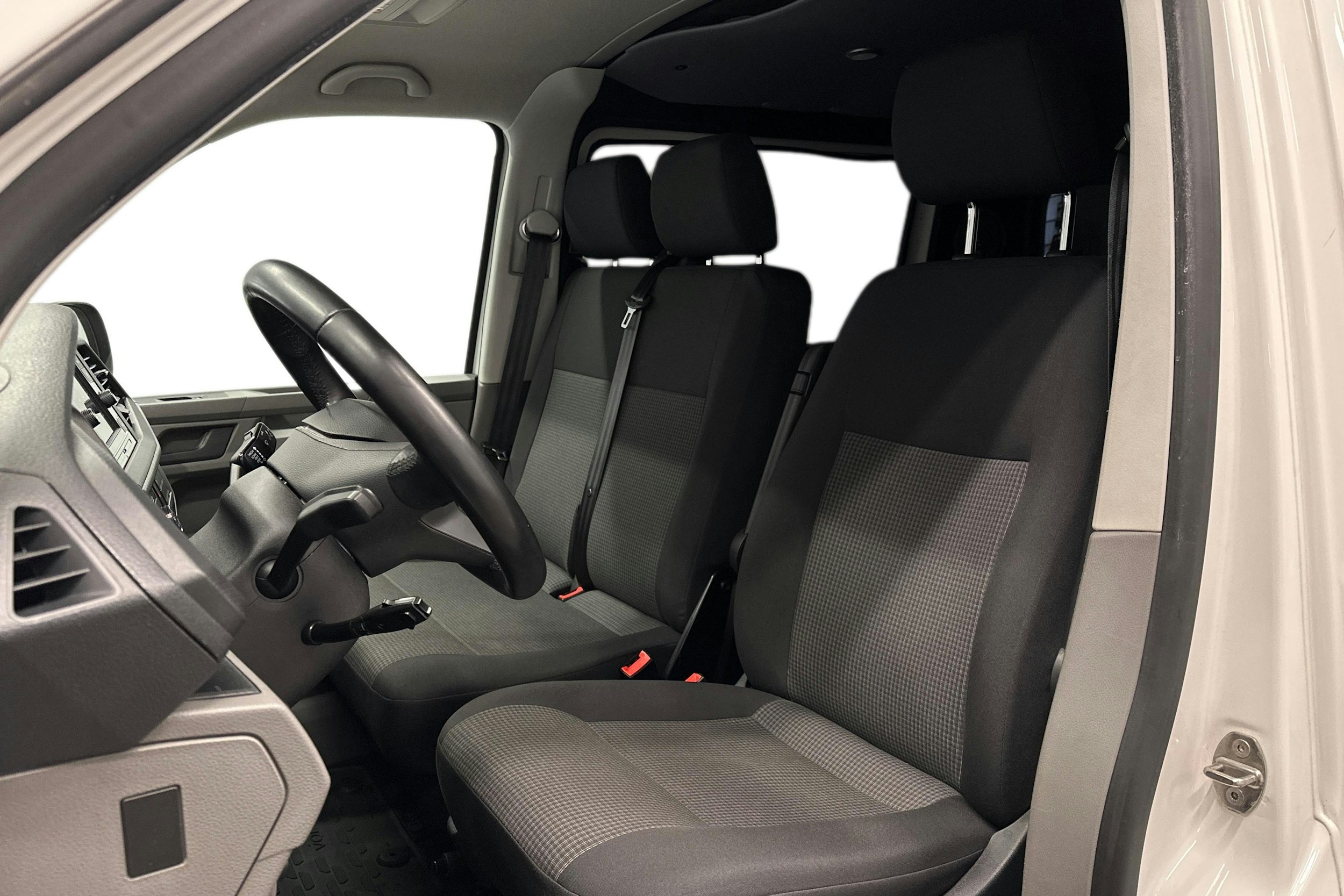 valkoinen Volkswagen Transporter 2020 kuva 11.