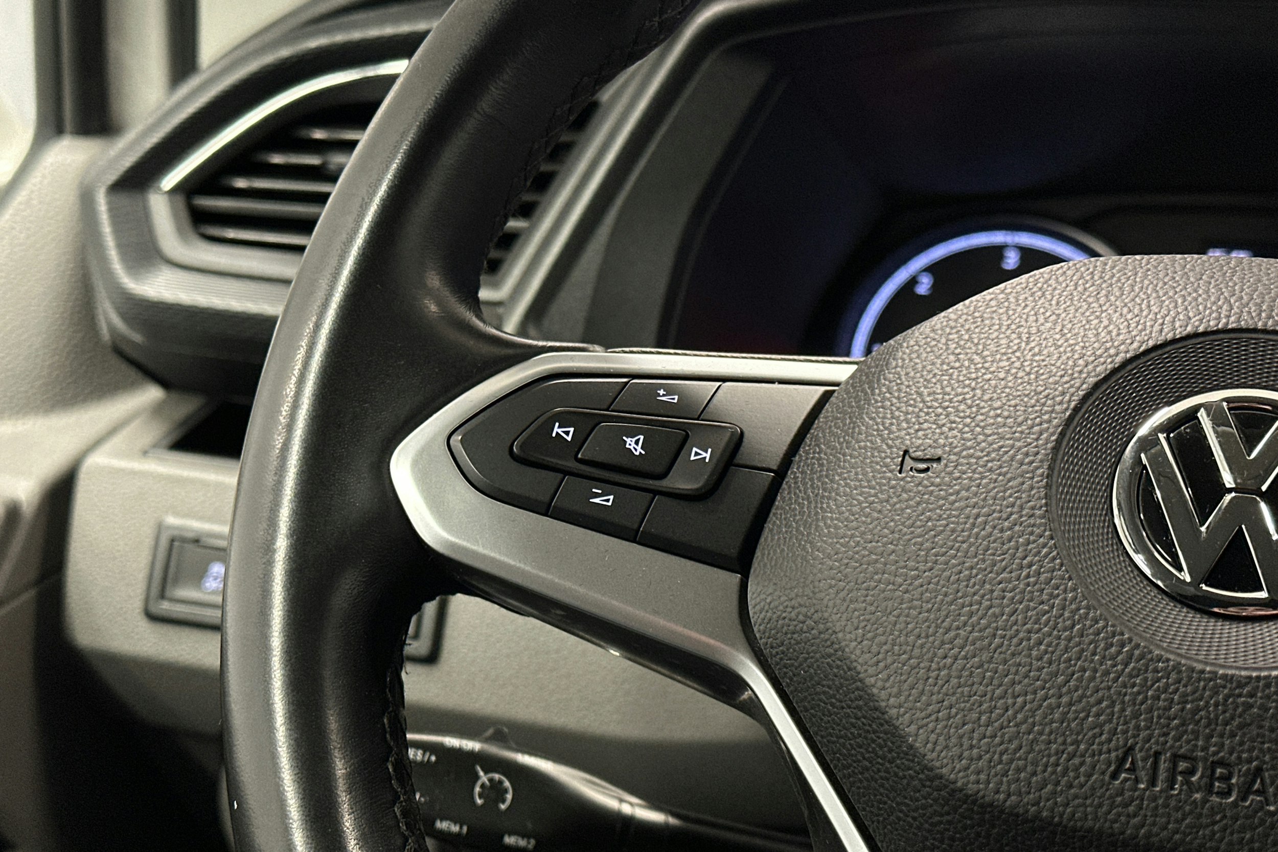 valkoinen Volkswagen Transporter 2020 kuva 20.