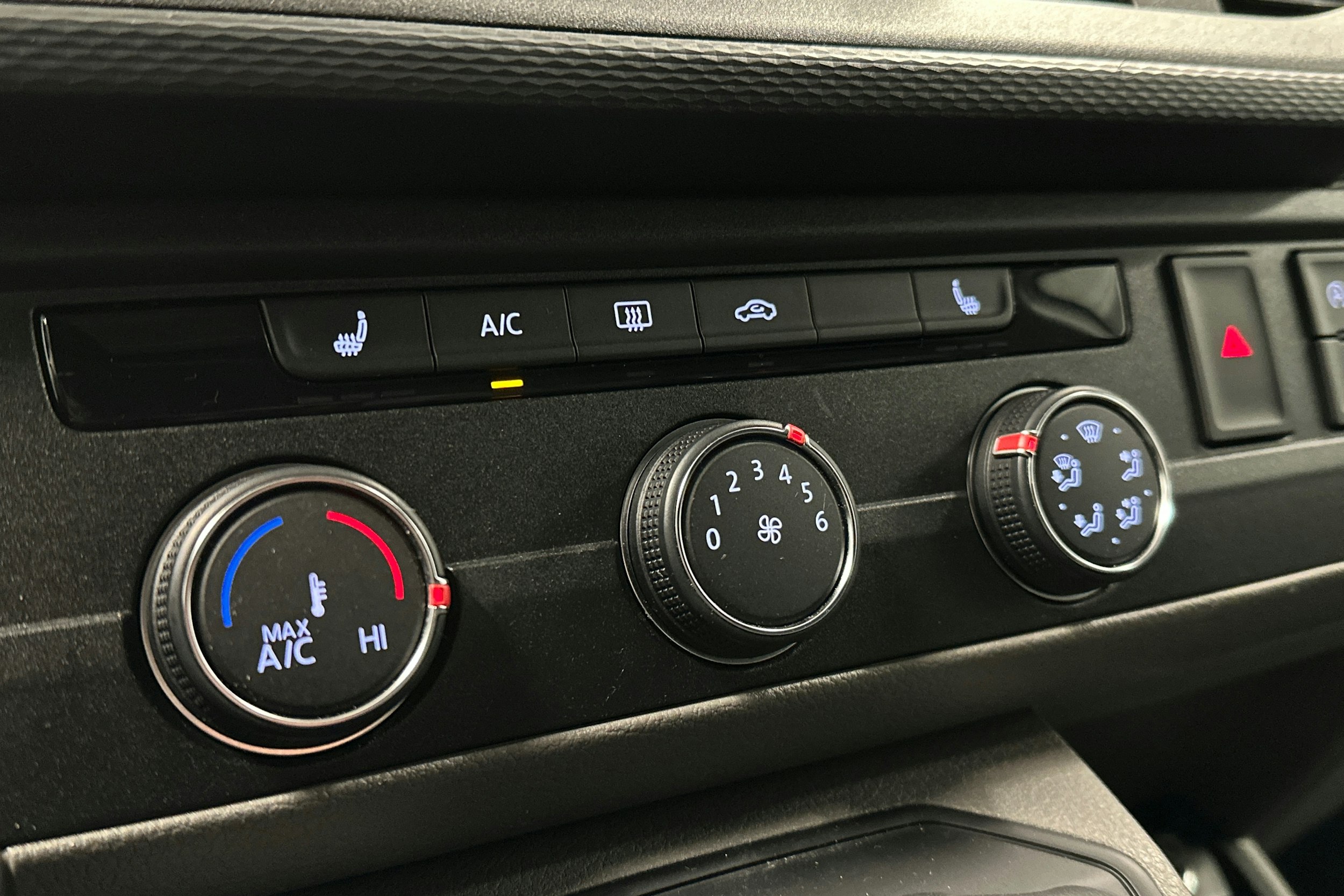 valkoinen Volkswagen Transporter 2020 kuva 26.