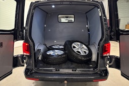 musta Volkswagen Transporter 2020 kuva 10.