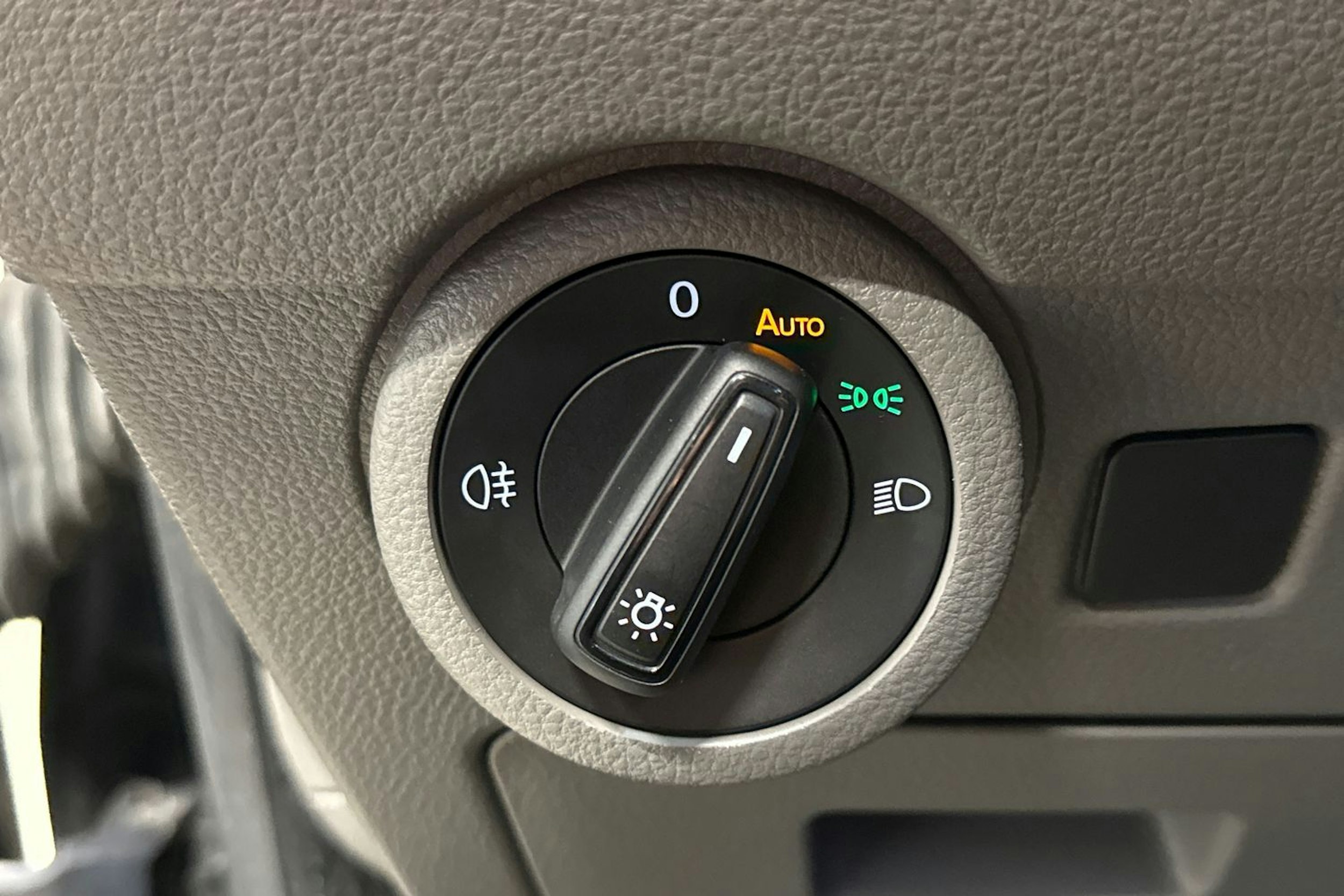 musta Volkswagen Transporter 2020 kuva 14.