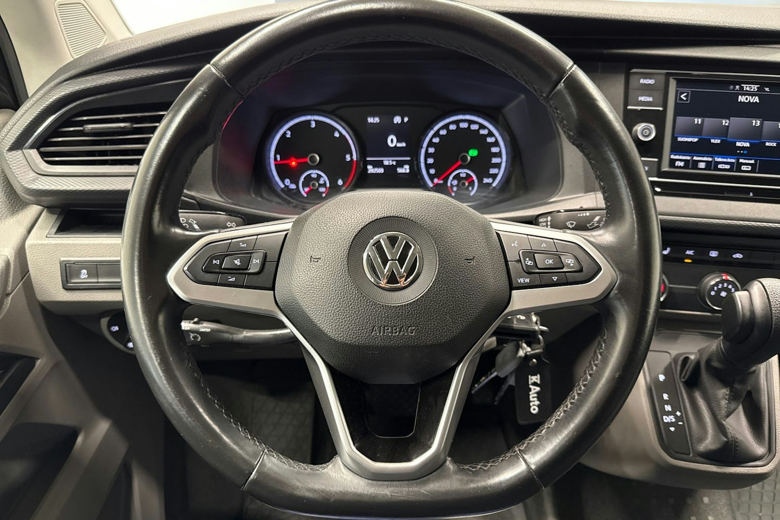 musta Volkswagen Transporter 2020 kuva 15.