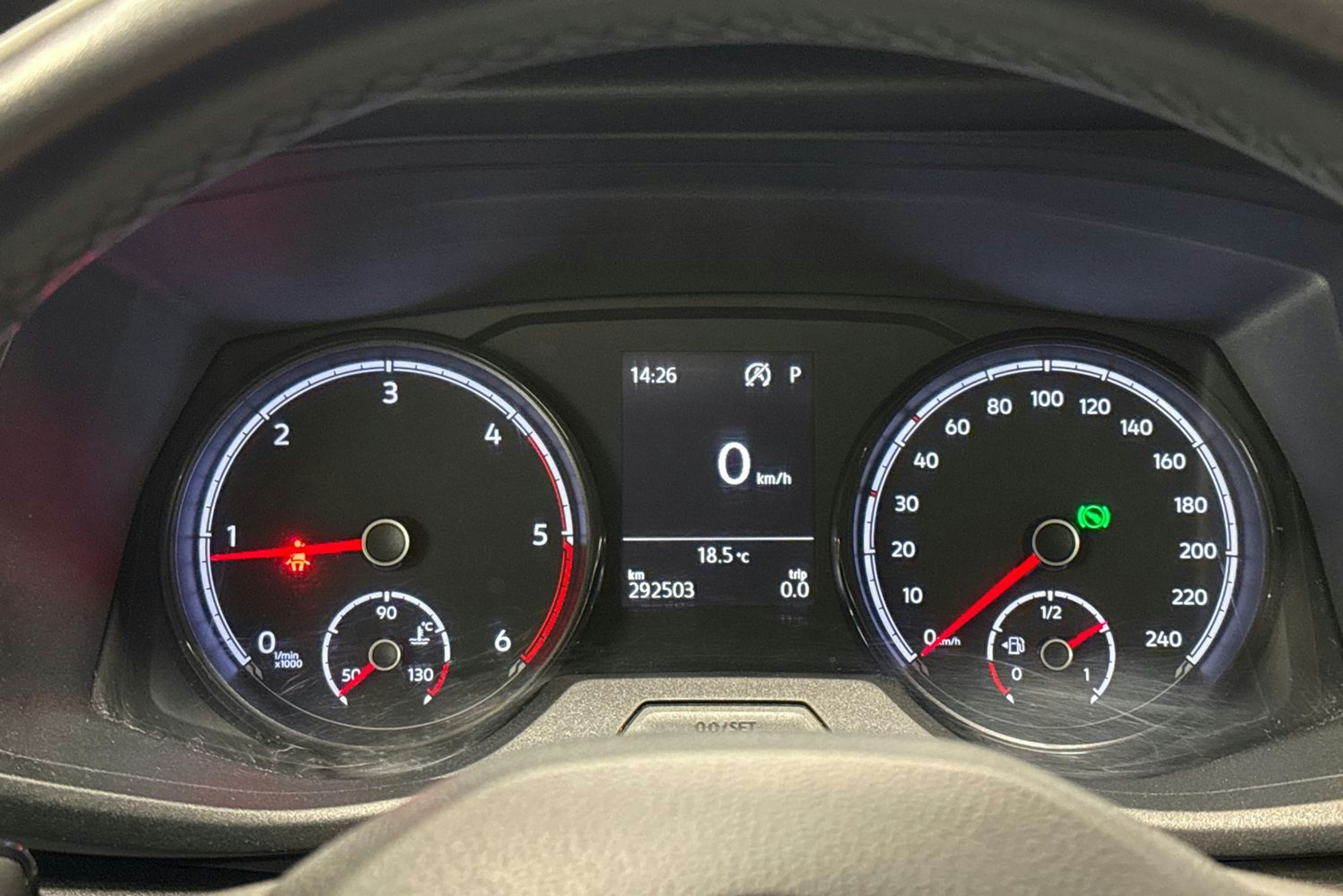 musta Volkswagen Transporter 2020 kuva 18.