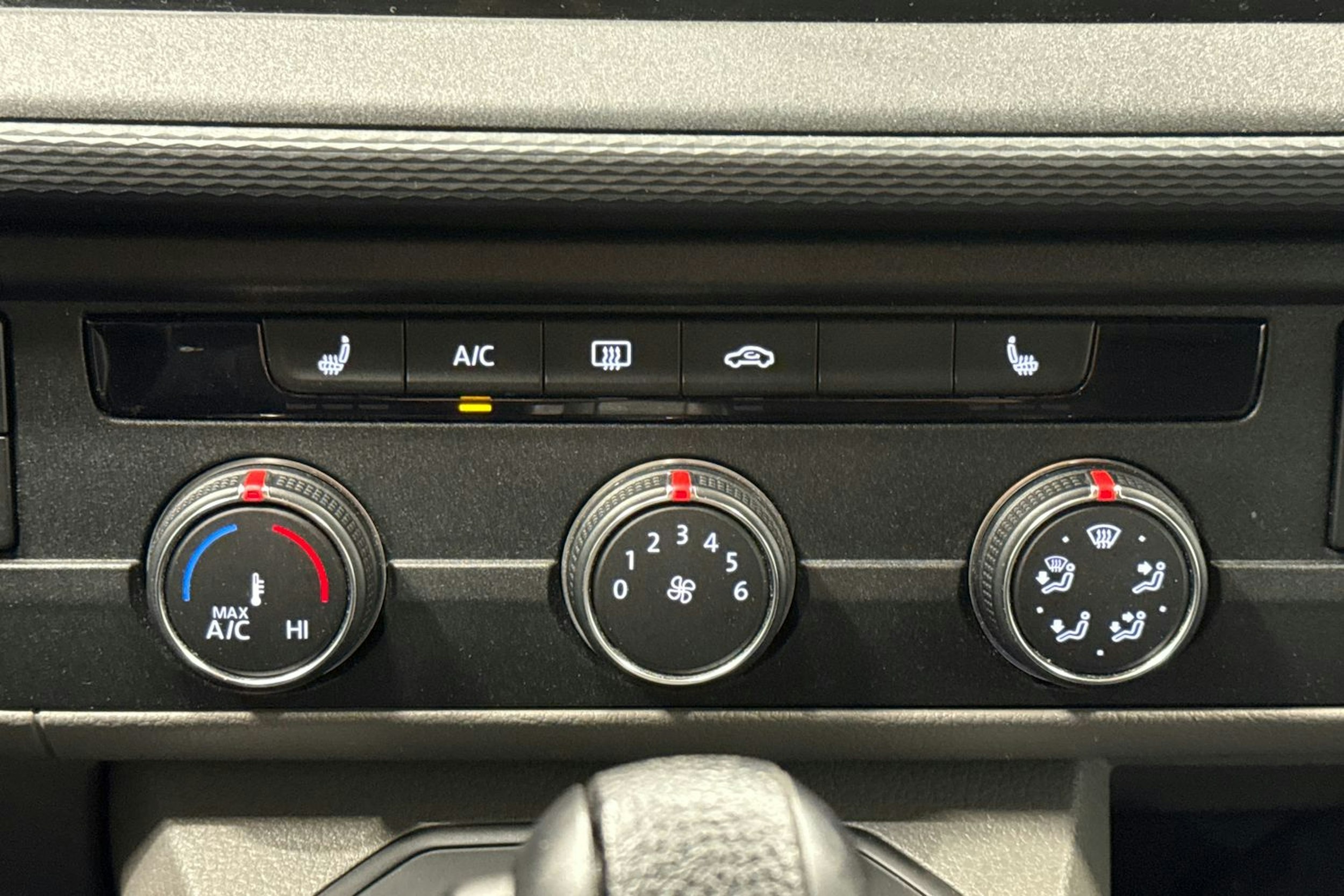 musta Volkswagen Transporter 2020 kuva 22.