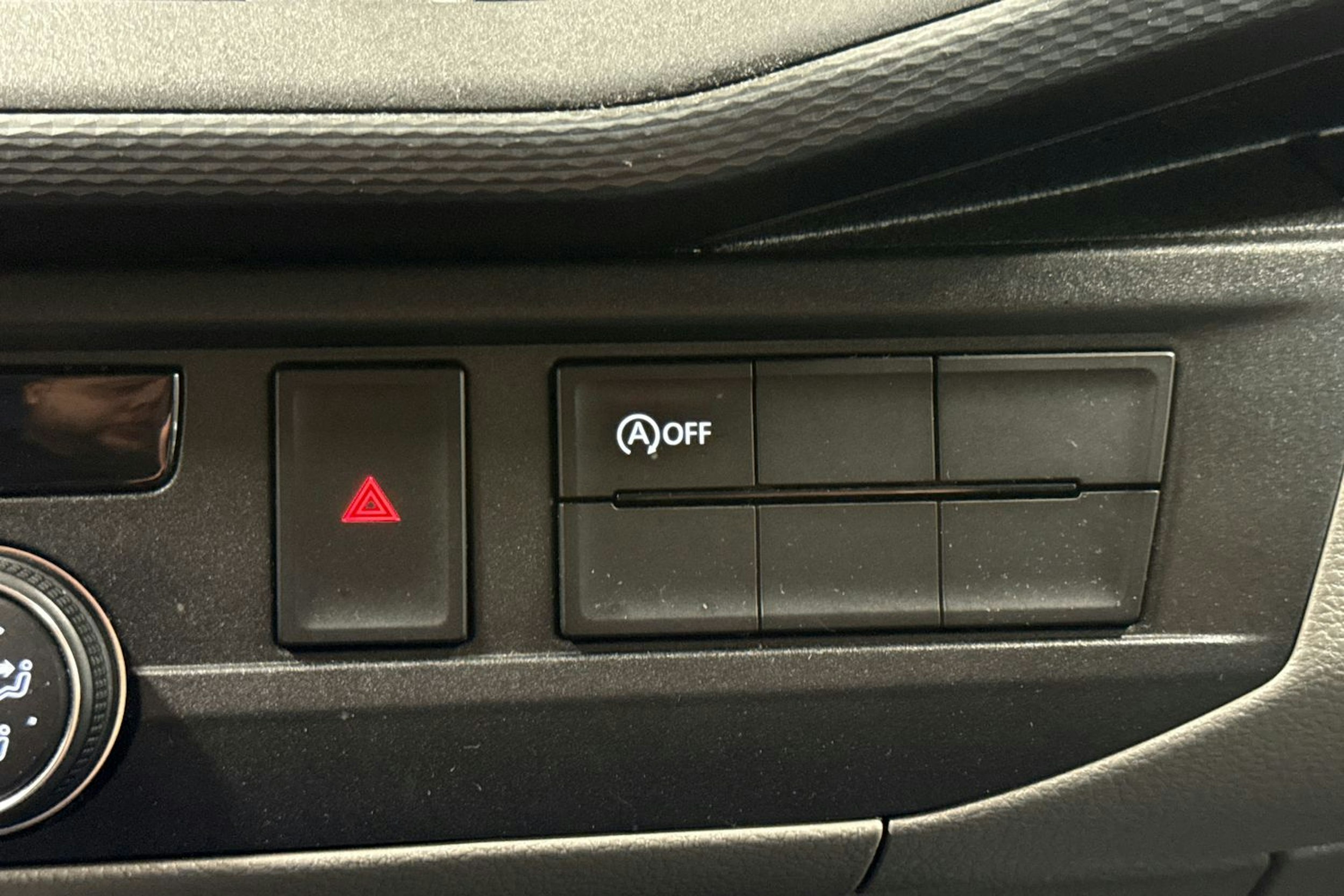 musta Volkswagen Transporter 2020 kuva 23.