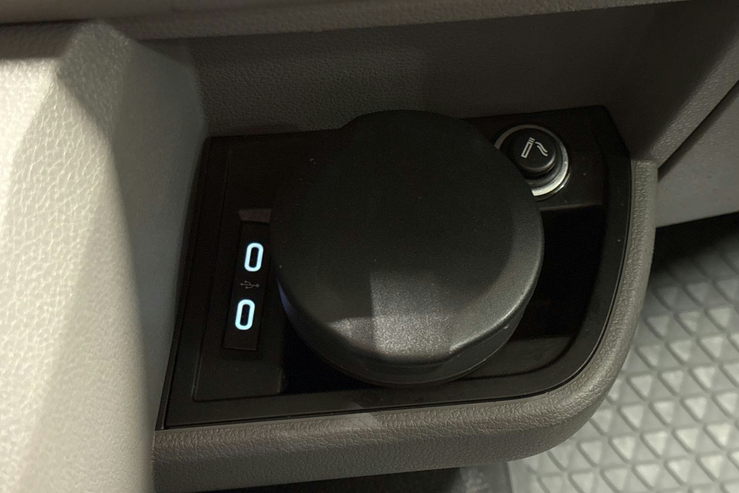 musta Volkswagen Transporter 2020 kuva 24.