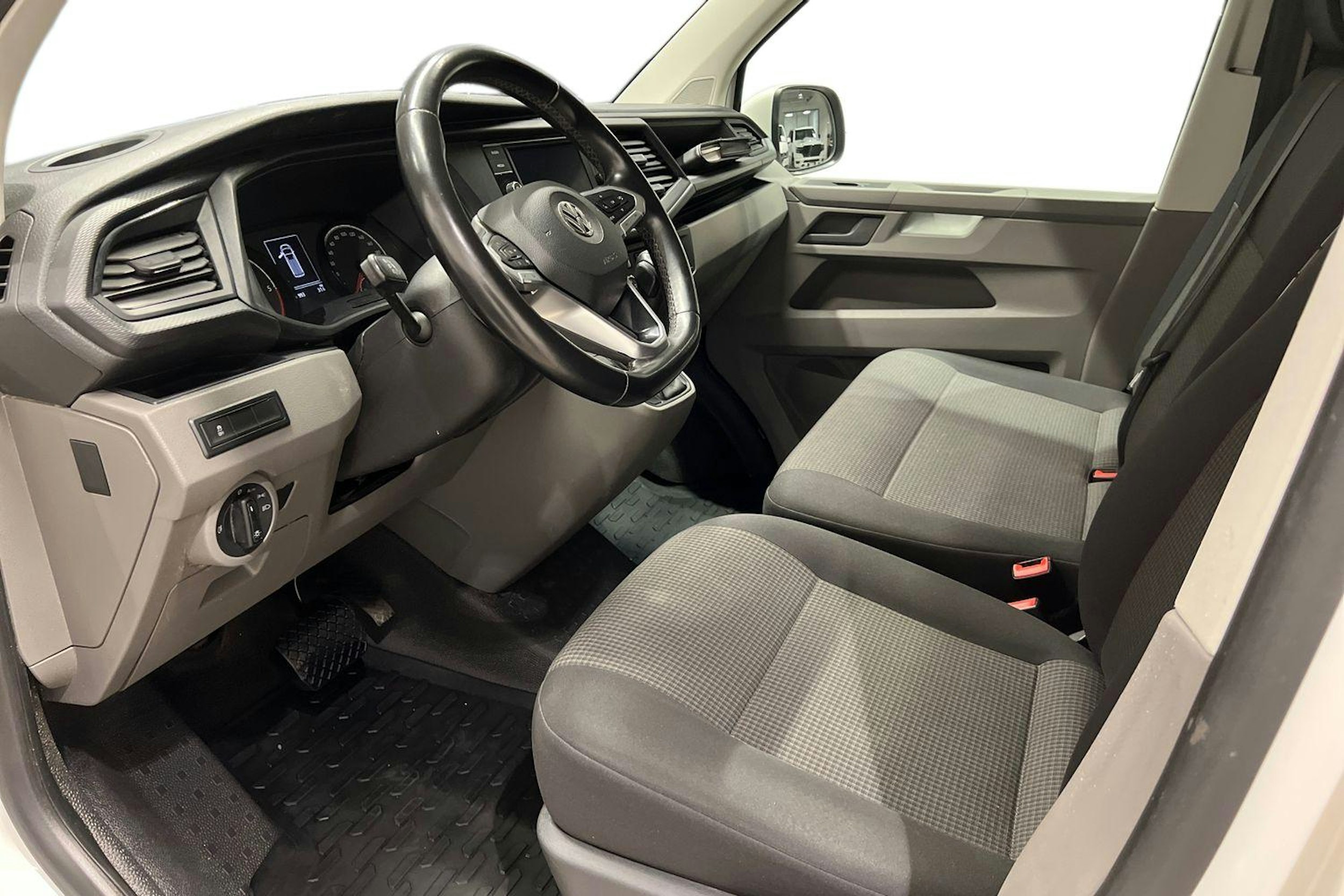valkoinen Volkswagen Transporter 2020 kuva 8.