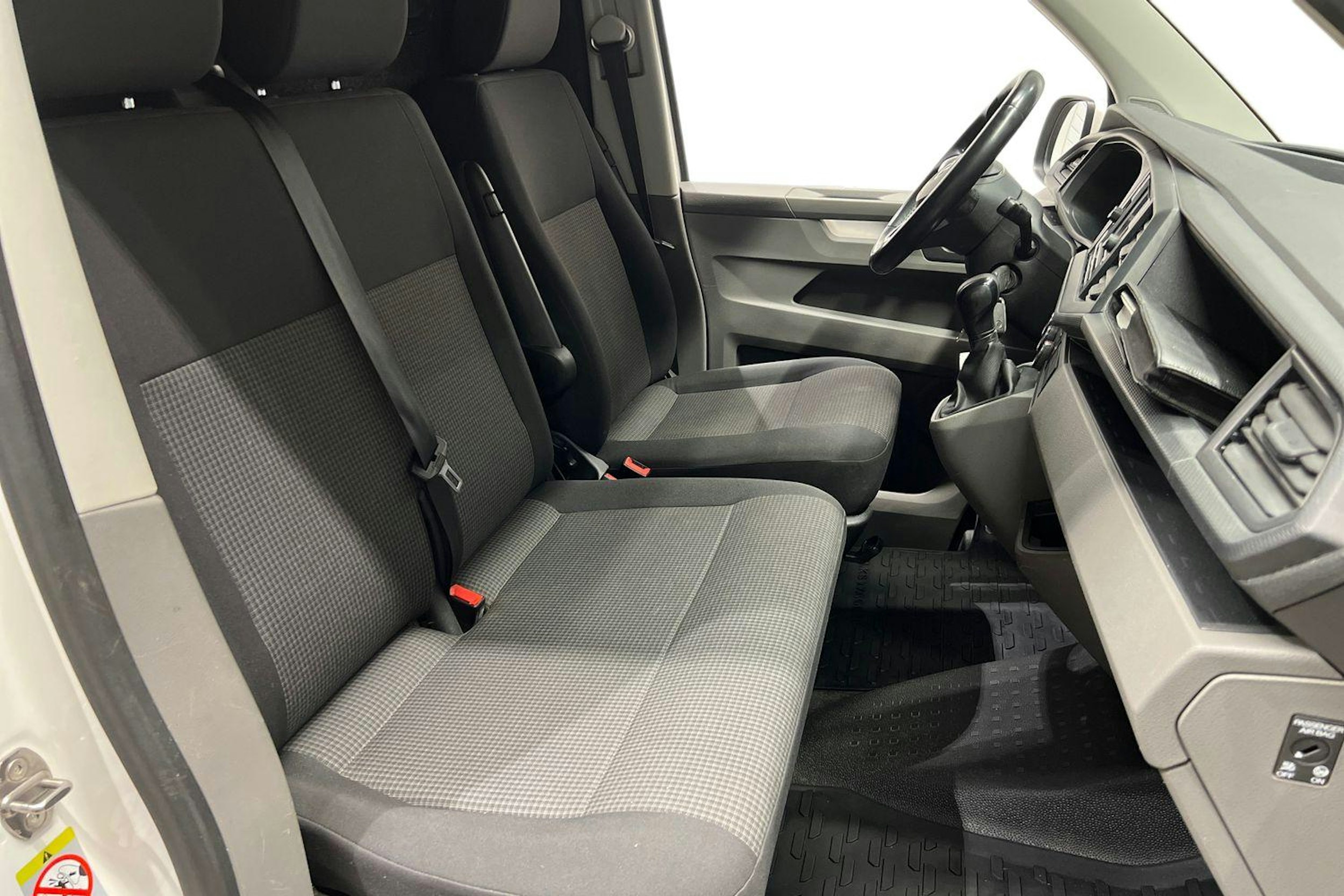 valkoinen Volkswagen Transporter 2020 kuva 11.