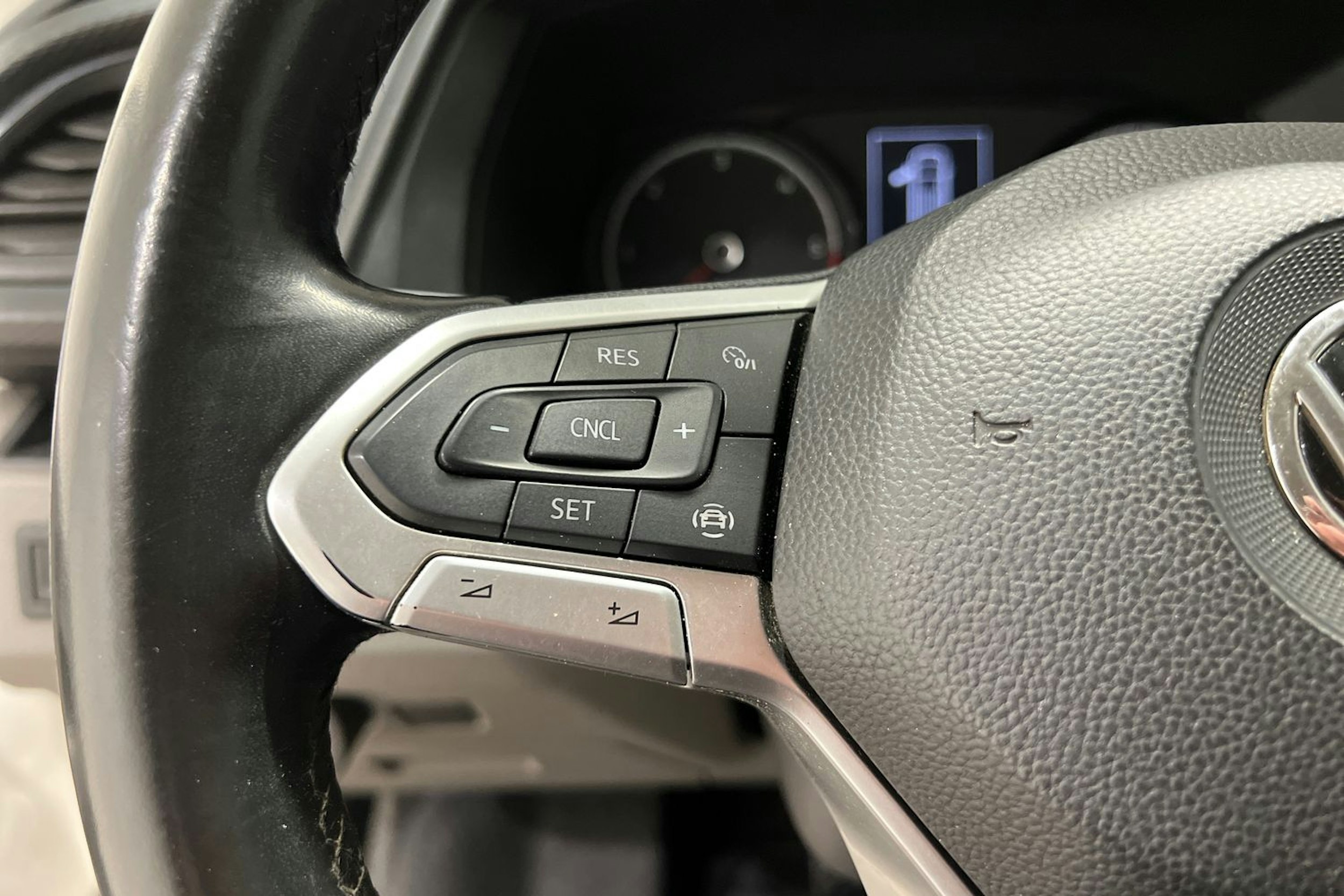 valkoinen Volkswagen Transporter 2020 kuva 13.