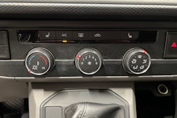 valkoinen Volkswagen Transporter 2020 kuva 17.