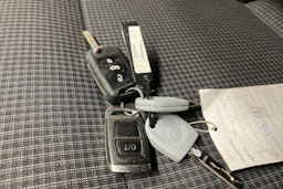 valkoinen Volkswagen Transporter 2020 kuva 19.